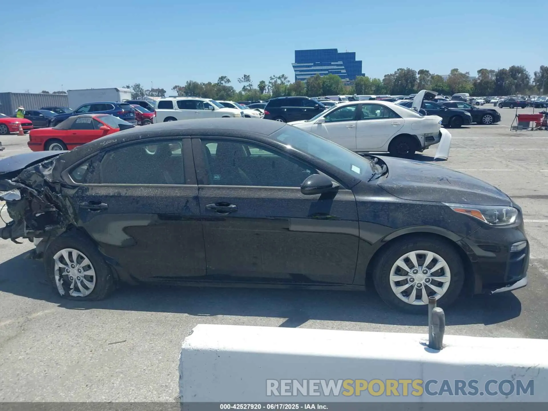 14 fotografías del automóvil dañado 3KPF24AD9LE181382 KIA FORTE 2020