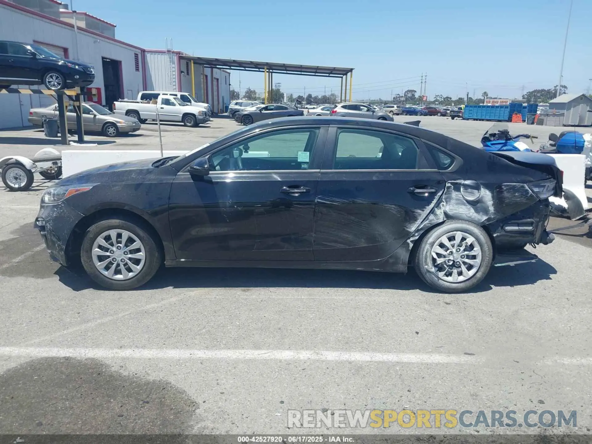 15 fotografías del automóvil dañado 3KPF24AD9LE181382 KIA FORTE 2020