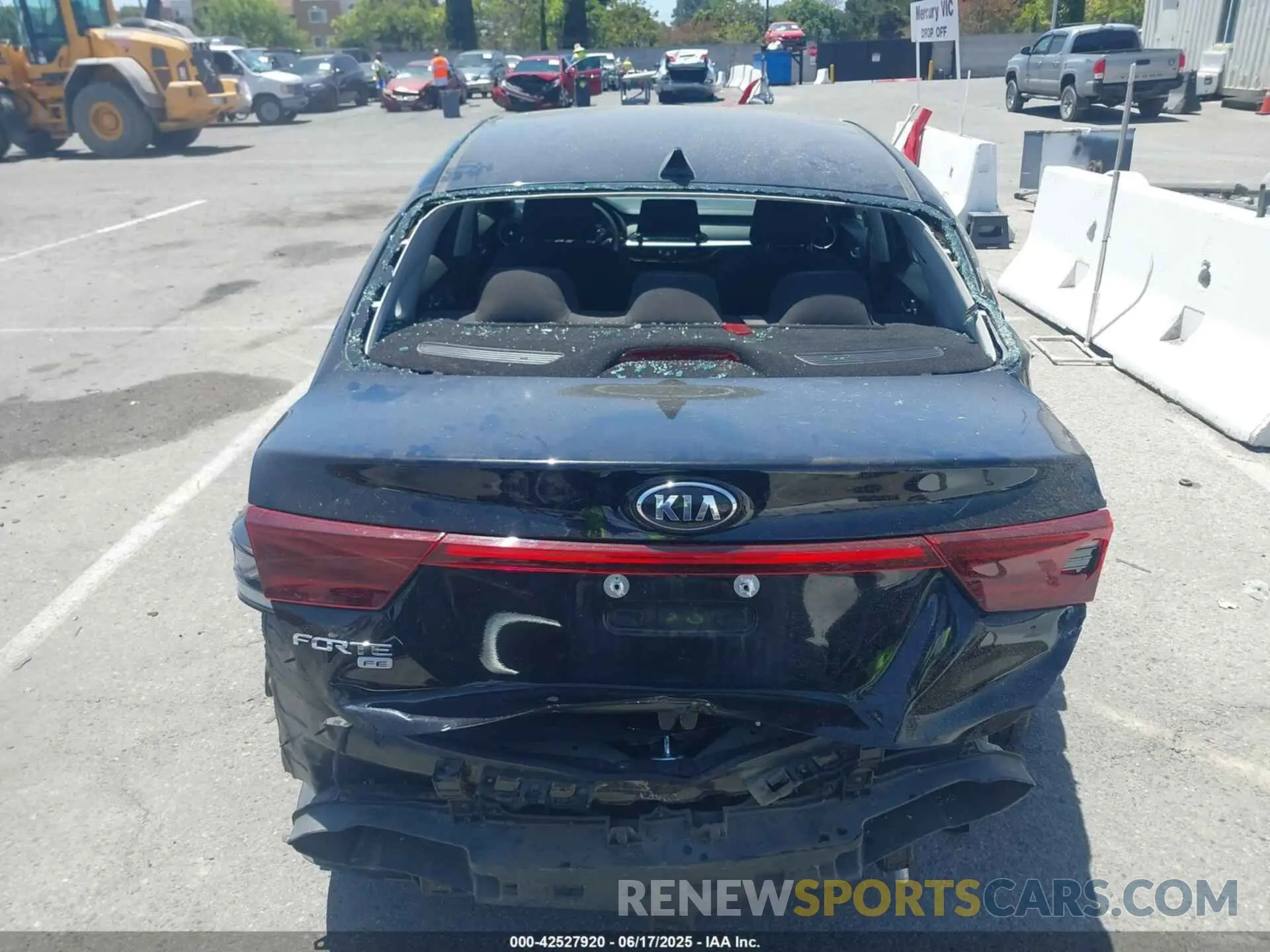 17 fotografías del automóvil dañado 3KPF24AD9LE181382 KIA FORTE 2020