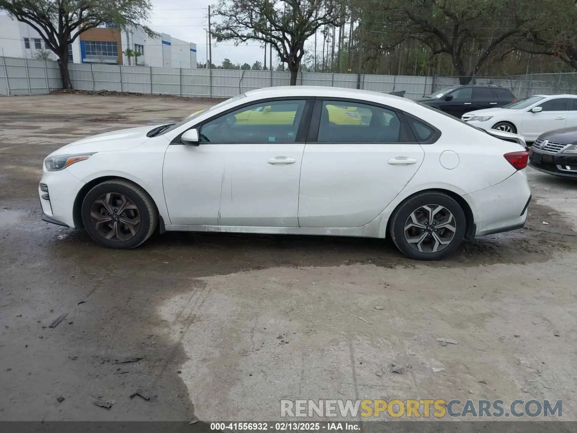 14 fotografías del automóvil dañado 3KPF24AD9LE182905 KIA FORTE 2020