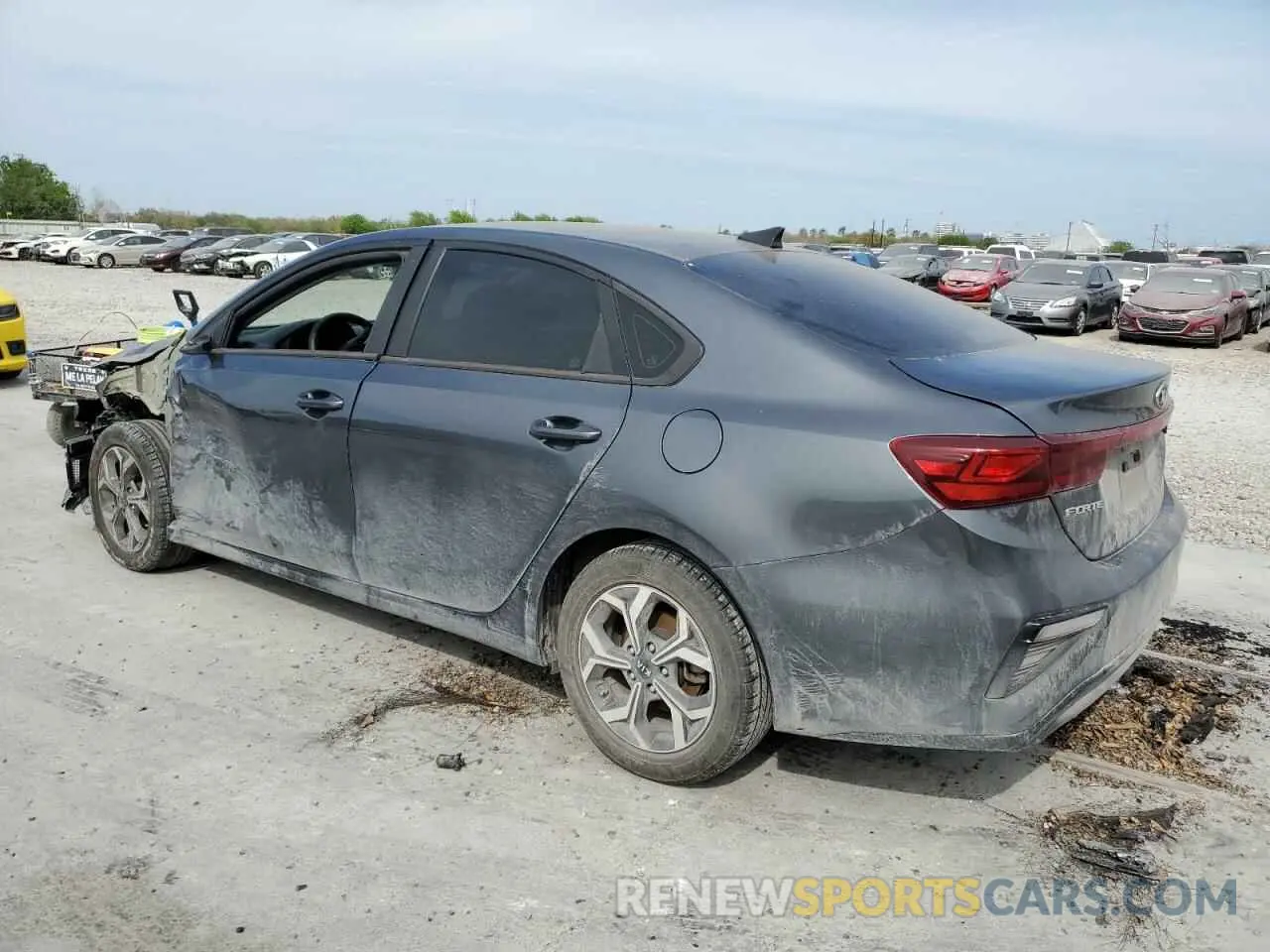 2 fotografías del automóvil dañado 3KPF24AD9LE202215 KIA FORTE 2020