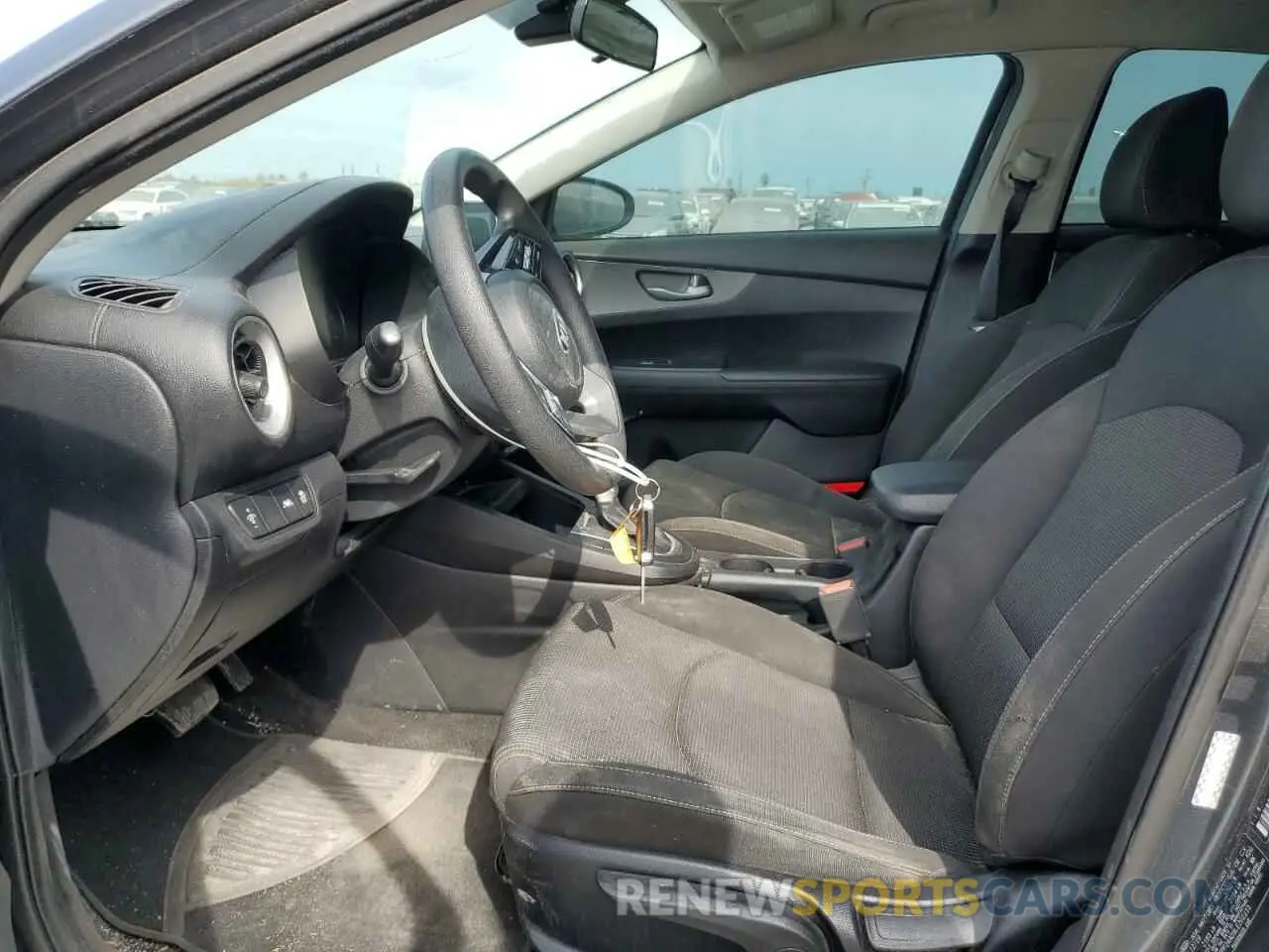 7 fotografías del automóvil dañado 3KPF24AD9LE202215 KIA FORTE 2020