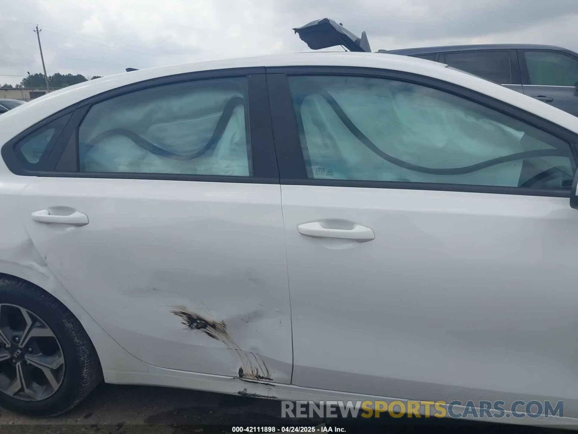 12 fotografías del automóvil dañado 3KPF24AD9LE224067 KIA FORTE 2020