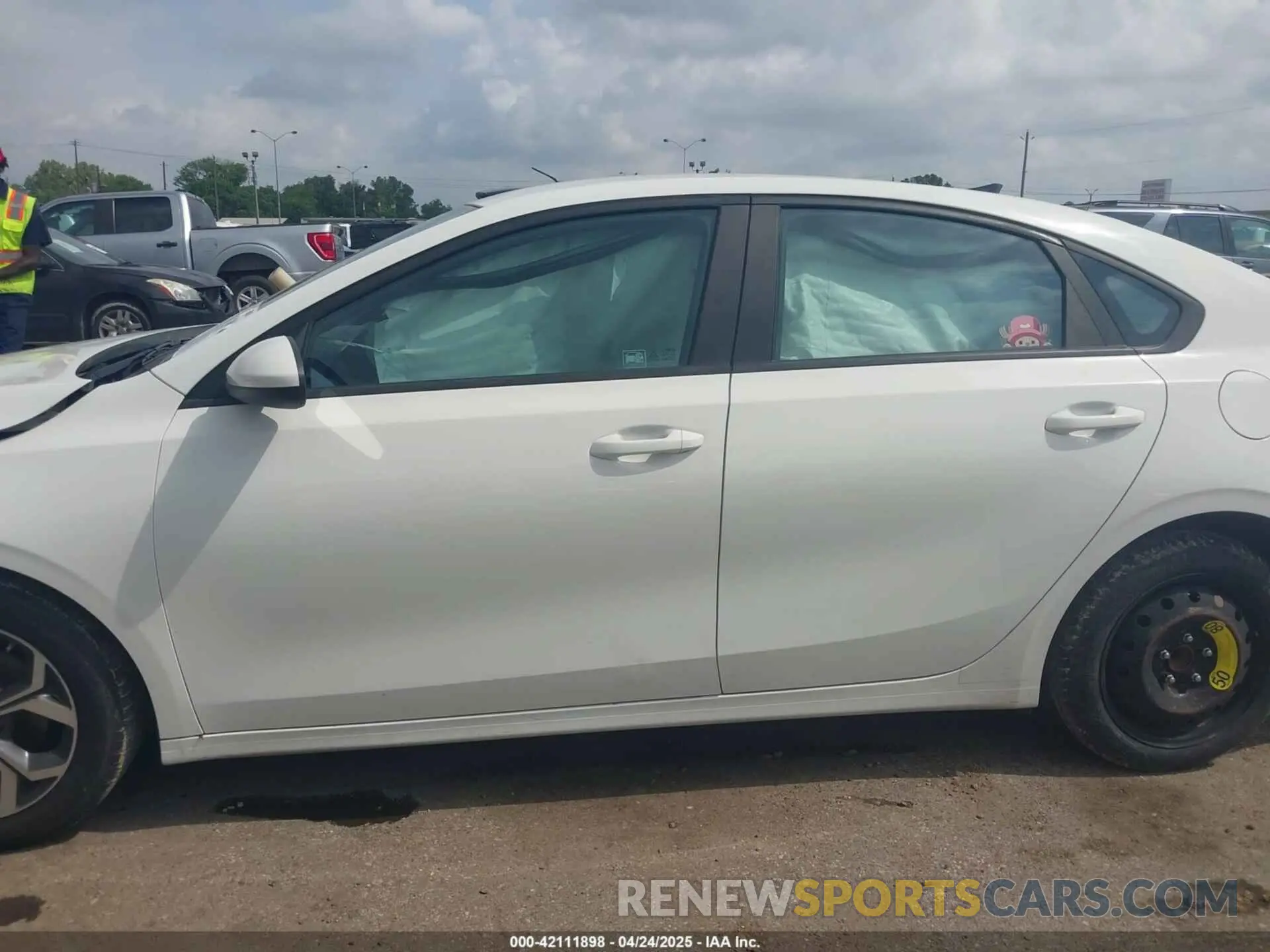 13 fotografías del automóvil dañado 3KPF24AD9LE224067 KIA FORTE 2020