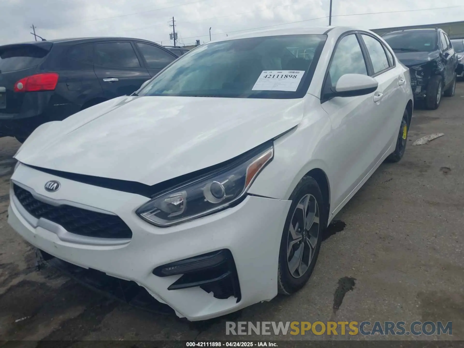 2 fotografías del automóvil dañado 3KPF24AD9LE224067 KIA FORTE 2020