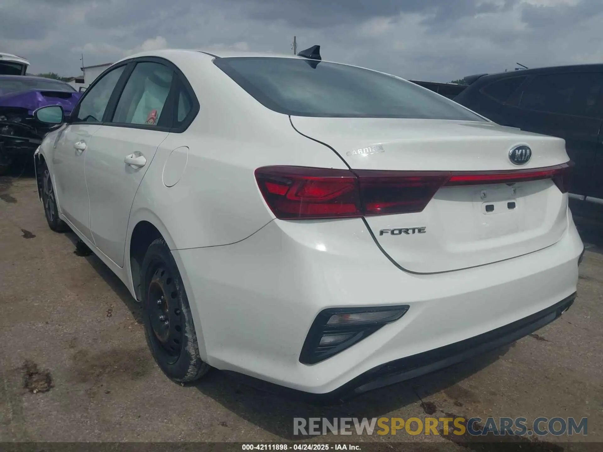3 fotografías del automóvil dañado 3KPF24AD9LE224067 KIA FORTE 2020