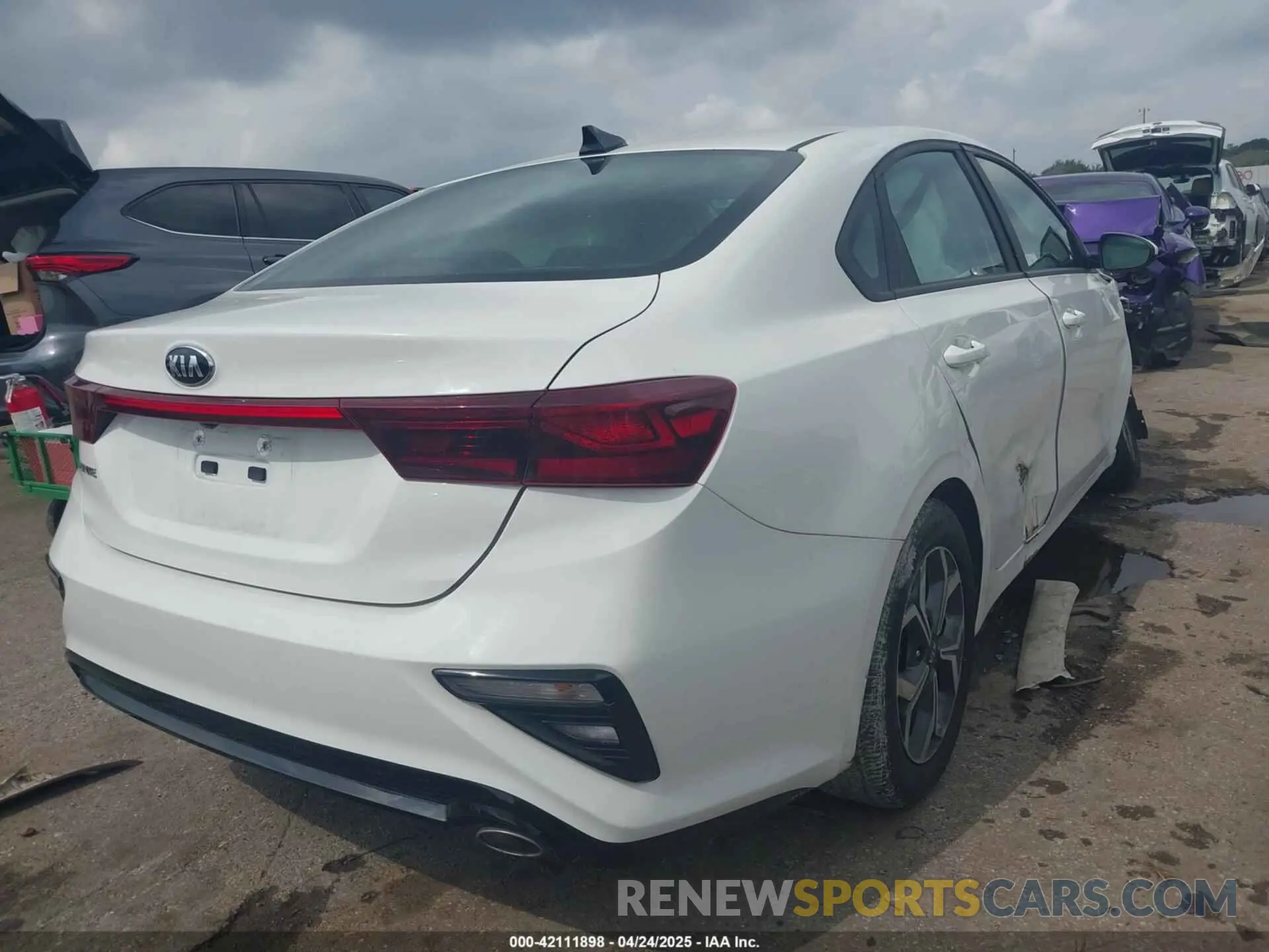 4 fotografías del automóvil dañado 3KPF24AD9LE224067 KIA FORTE 2020