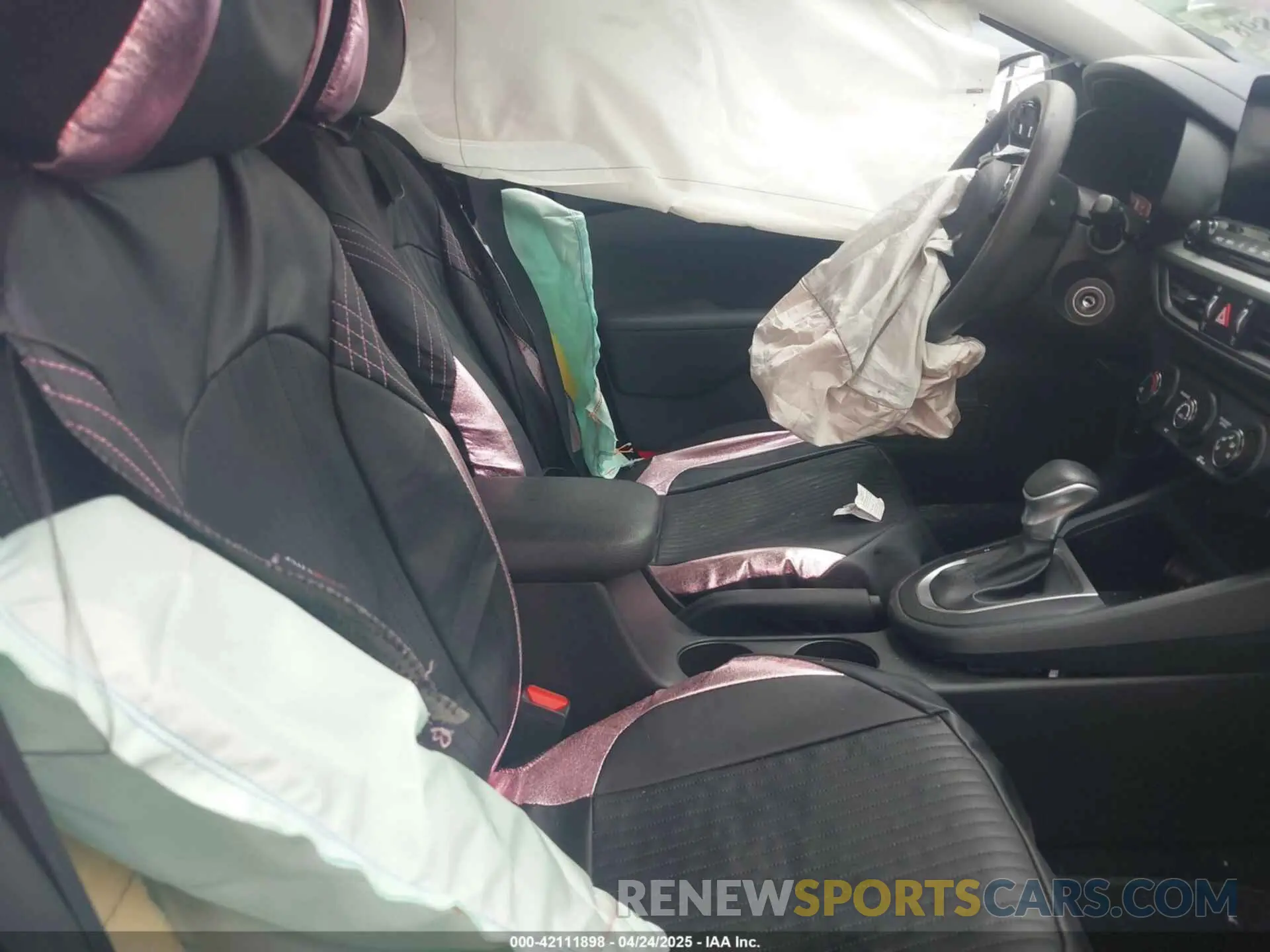 5 fotografías del automóvil dañado 3KPF24AD9LE224067 KIA FORTE 2020