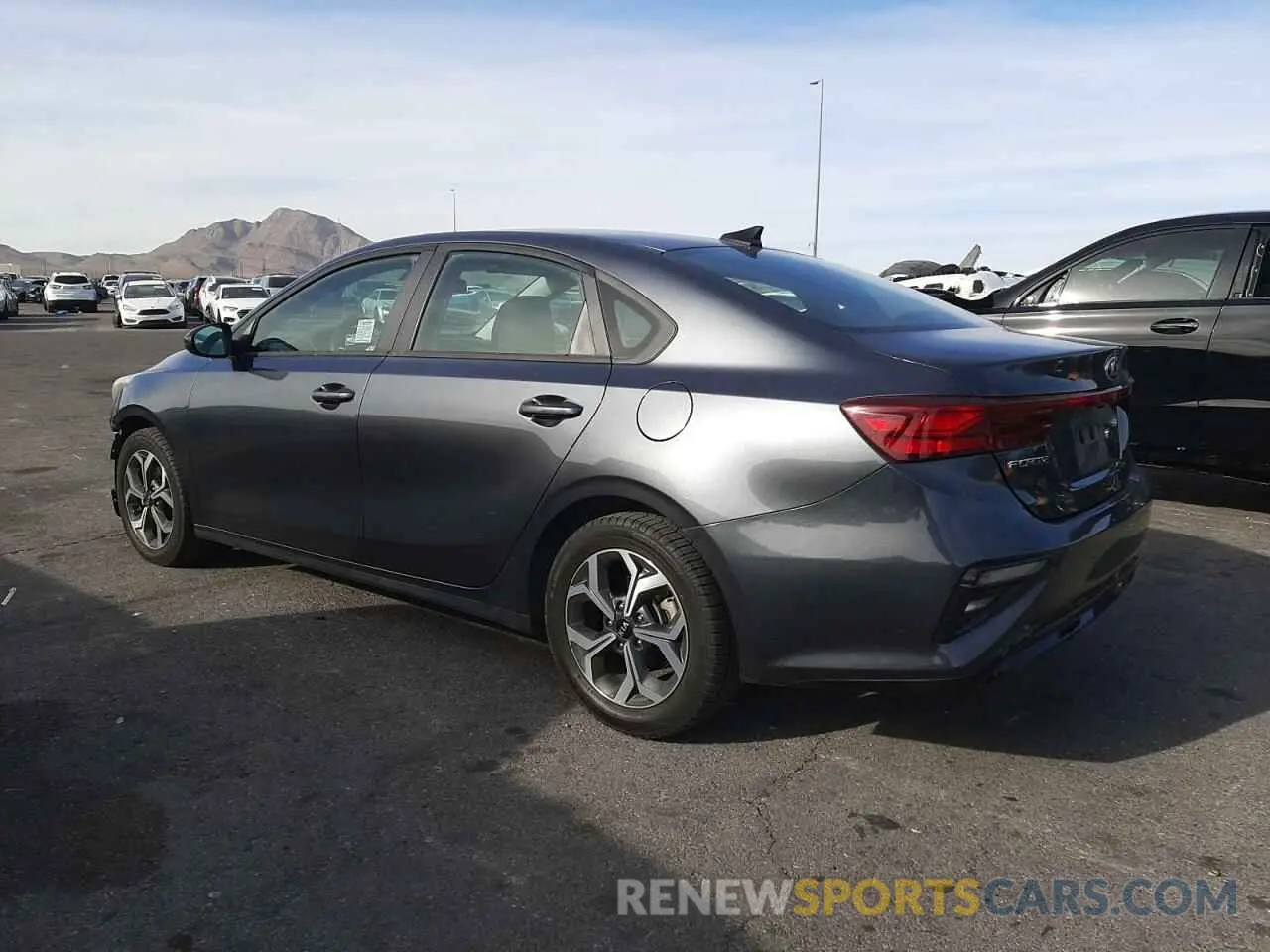 2 fotografías del automóvil dañado 3KPF24AD9LE237952 KIA FORTE 2020