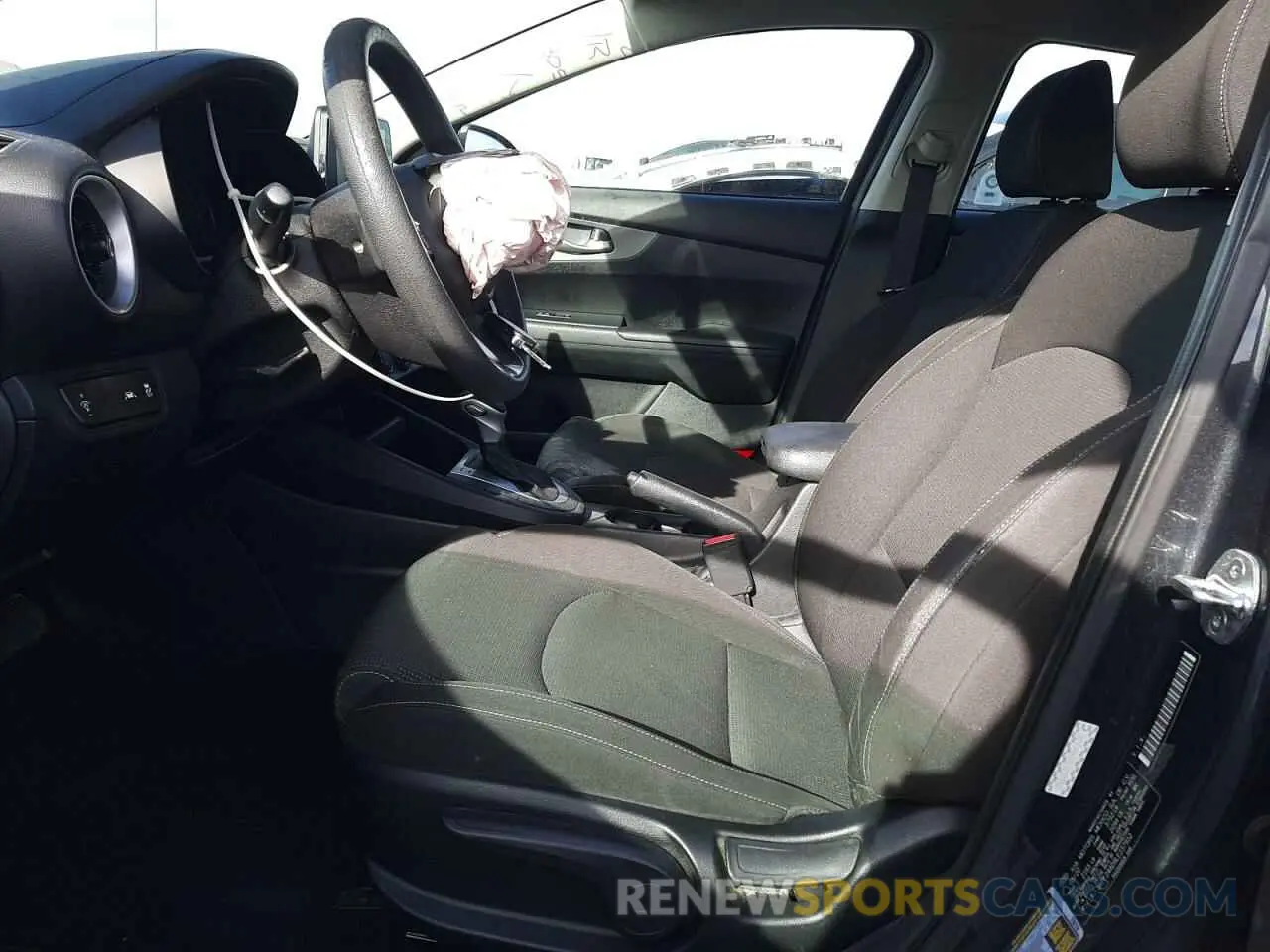 7 fotografías del automóvil dañado 3KPF24AD9LE237952 KIA FORTE 2020