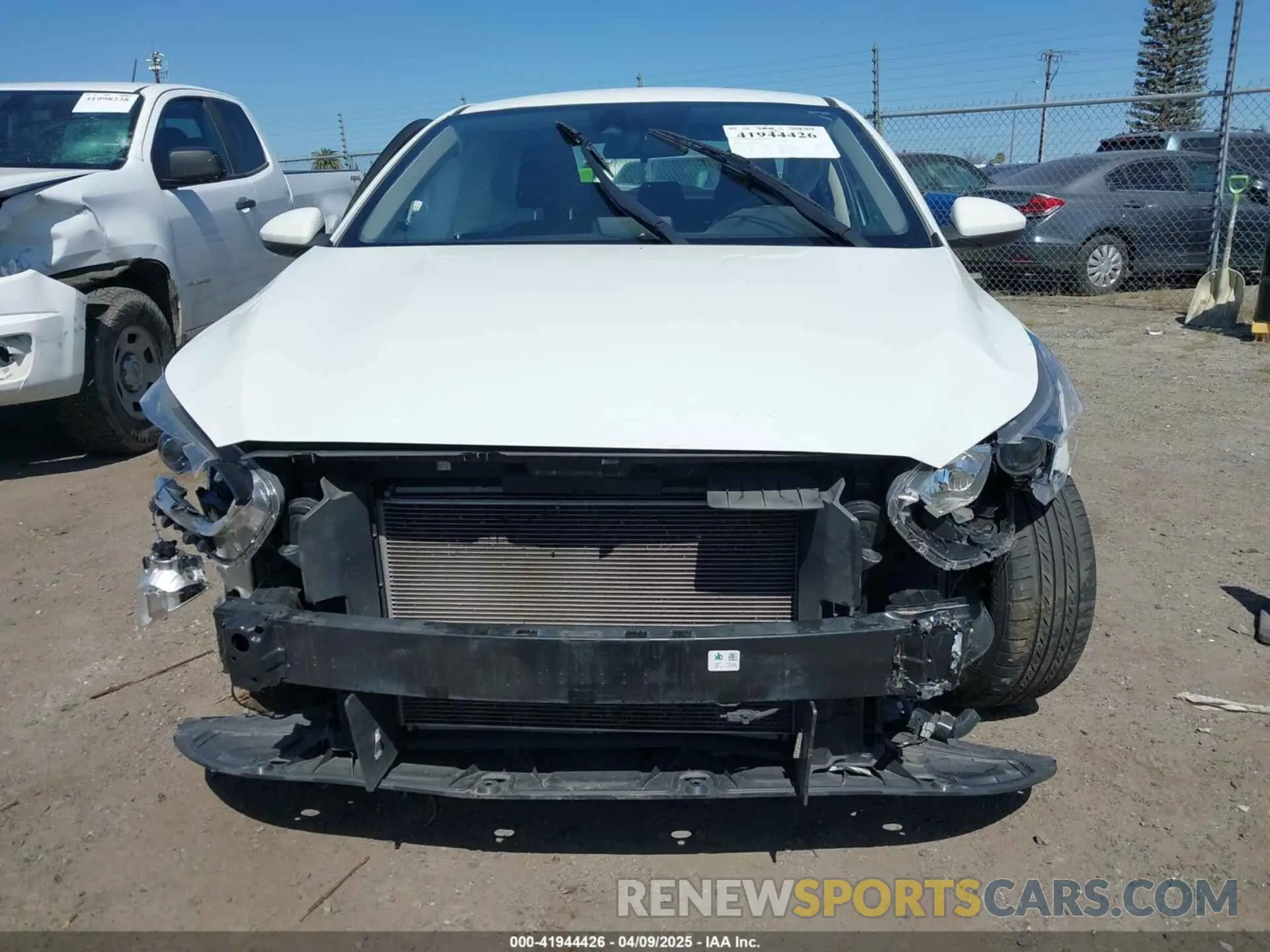 12 fotografías del automóvil dañado 3KPF24AD9LE246814 KIA FORTE 2020