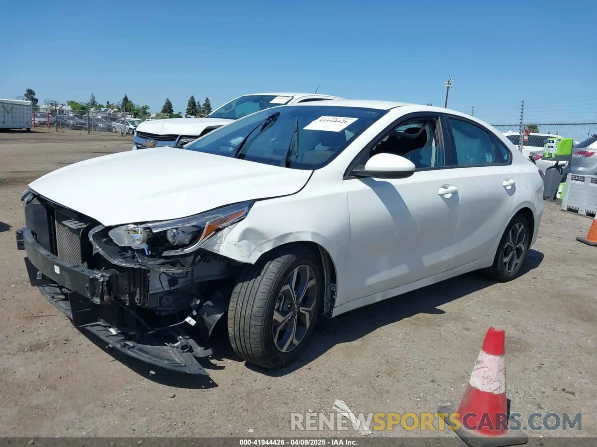 14 fotografías del automóvil dañado 3KPF24AD9LE246814 KIA FORTE 2020