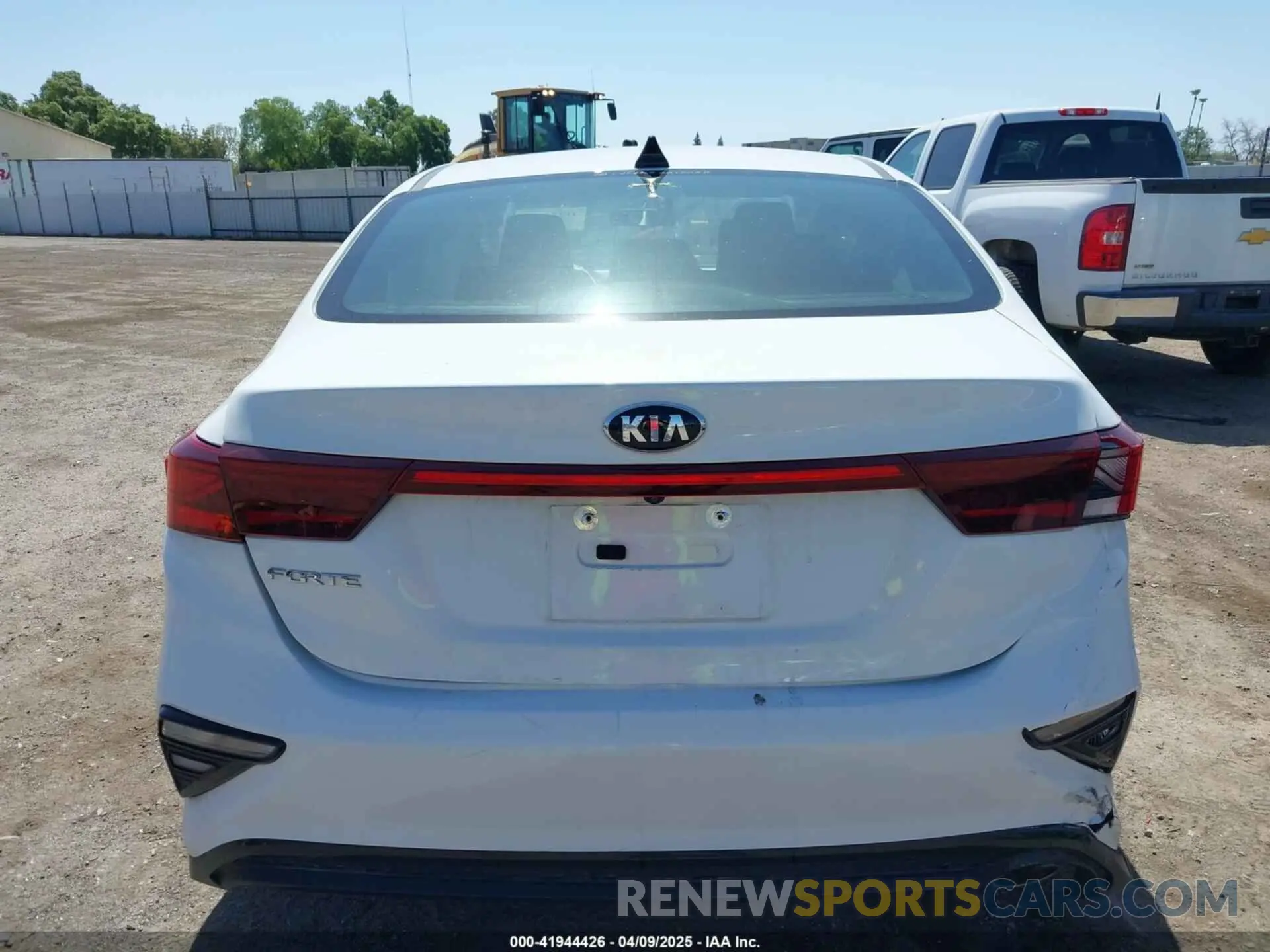 16 fotografías del automóvil dañado 3KPF24AD9LE246814 KIA FORTE 2020