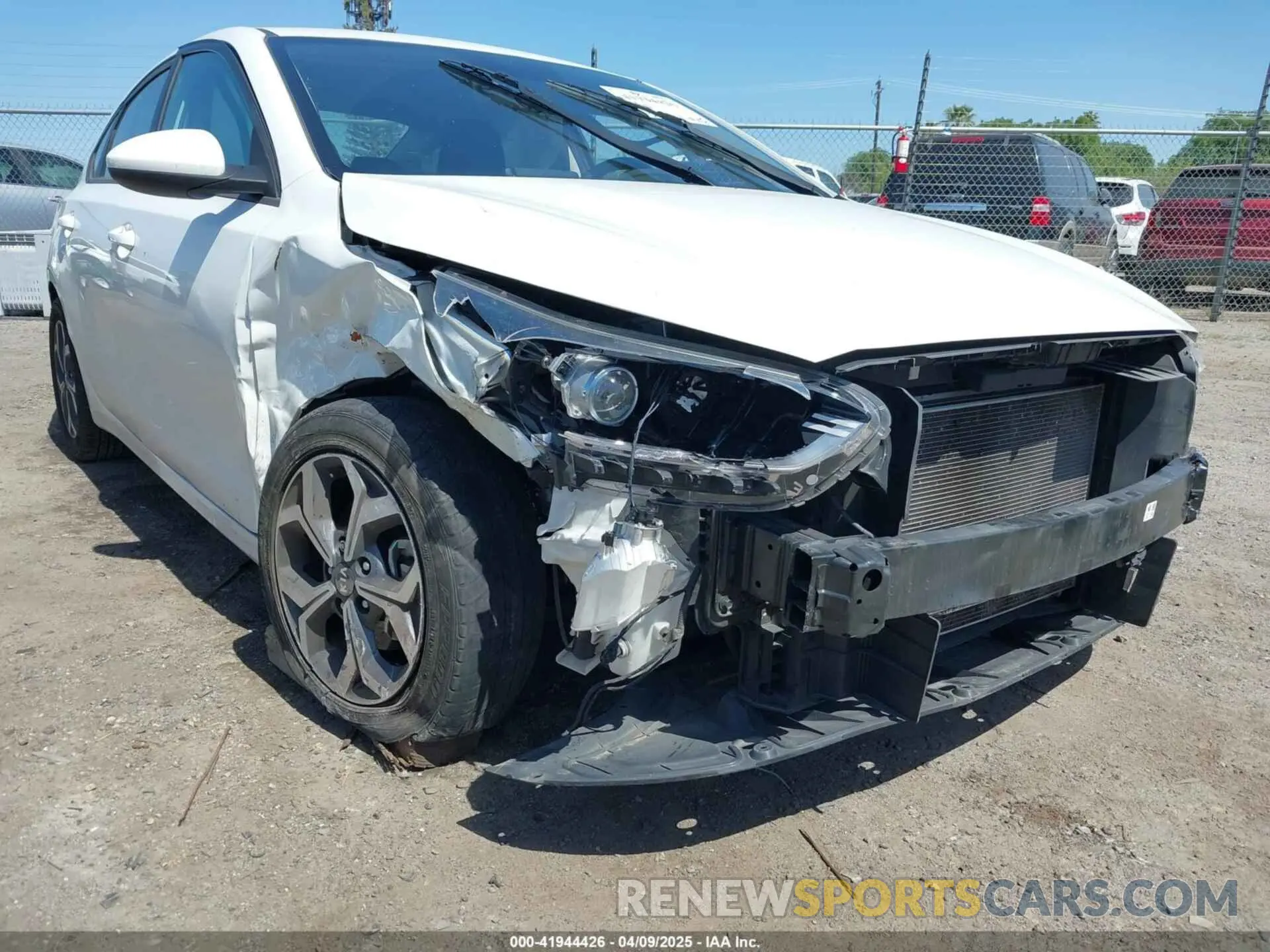 6 fotografías del automóvil dañado 3KPF24AD9LE246814 KIA FORTE 2020