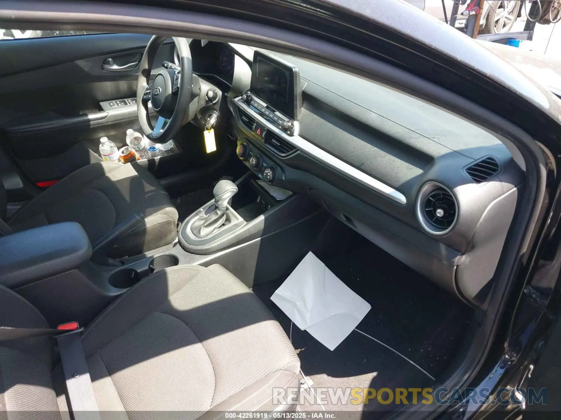 5 fotografías del automóvil dañado 3KPF24AD9LE250832 KIA FORTE 2020