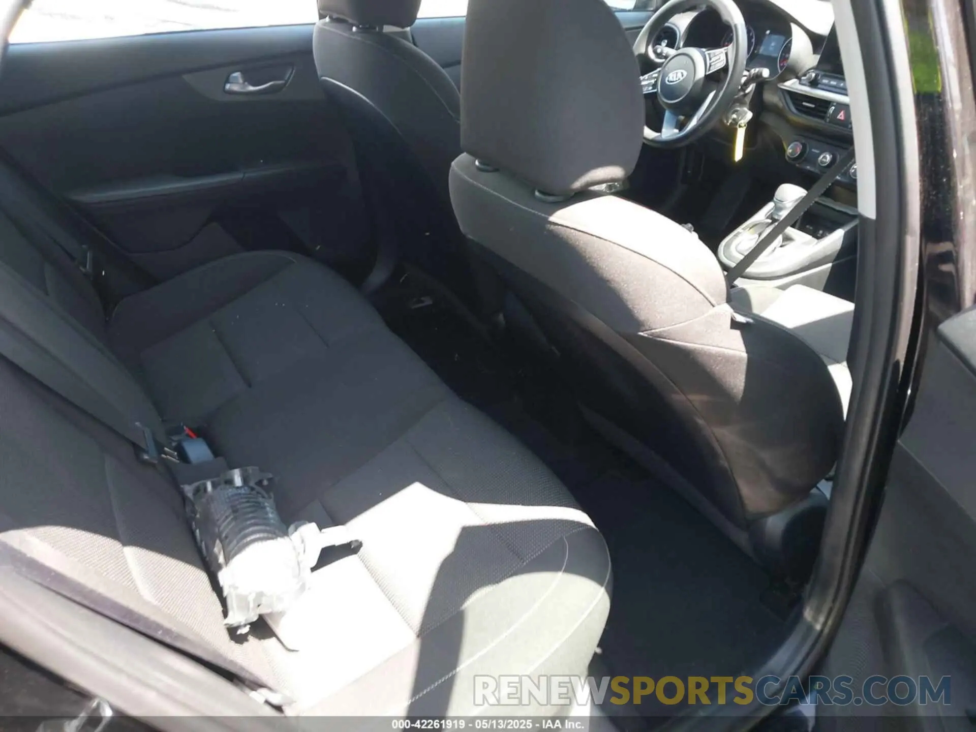 8 fotografías del automóvil dañado 3KPF24AD9LE250832 KIA FORTE 2020