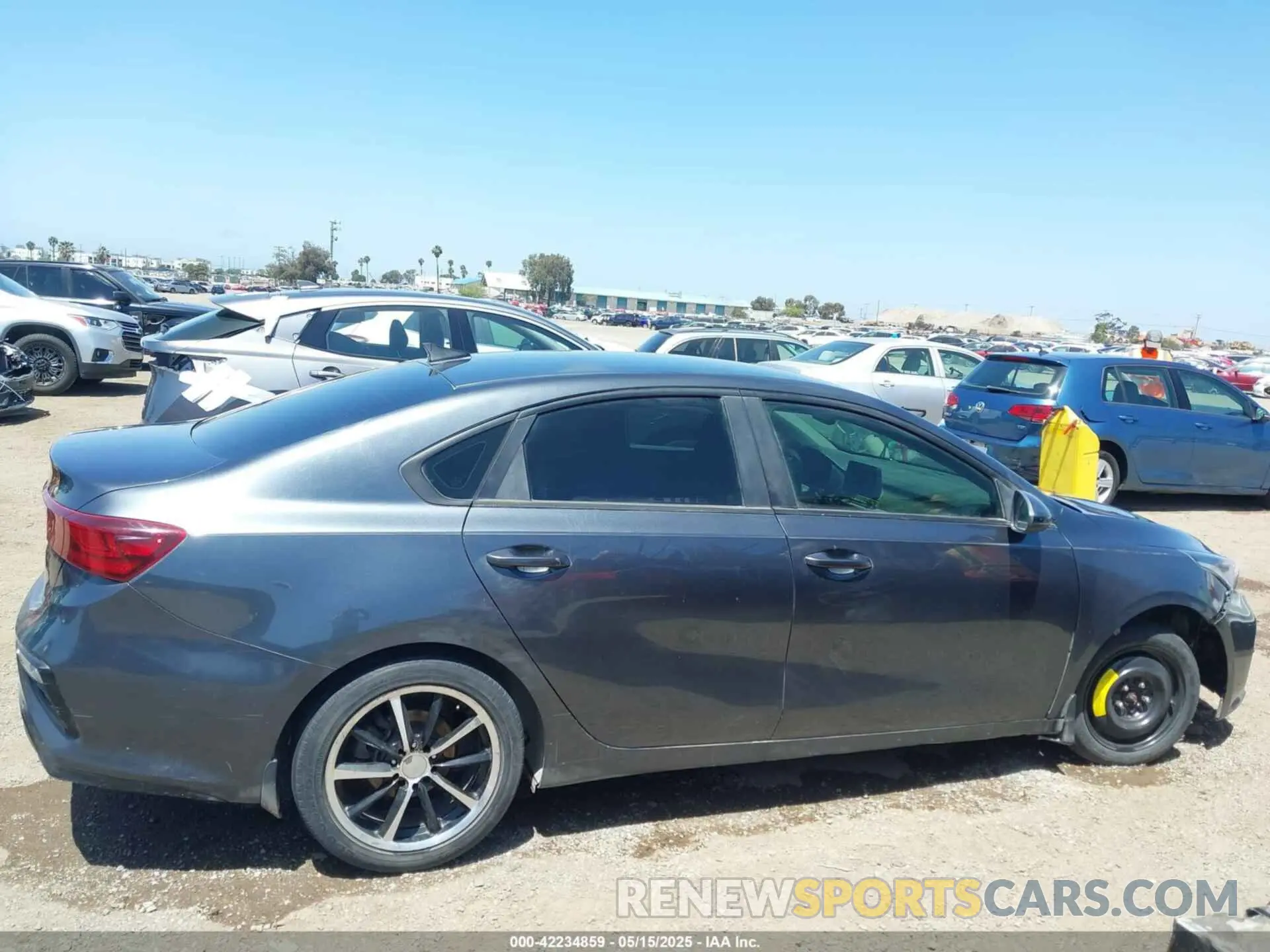 13 fotografías del automóvil dañado 3KPF24ADXLE202725 KIA FORTE 2020
