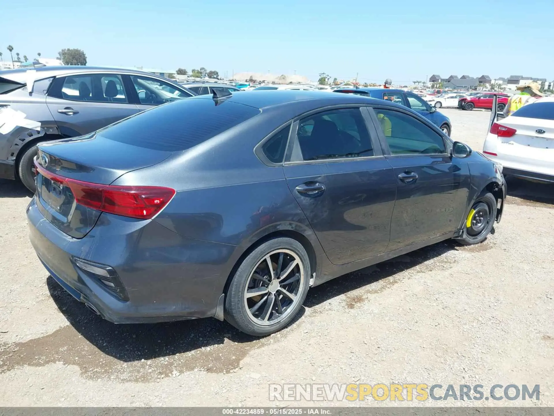 4 fotografías del automóvil dañado 3KPF24ADXLE202725 KIA FORTE 2020