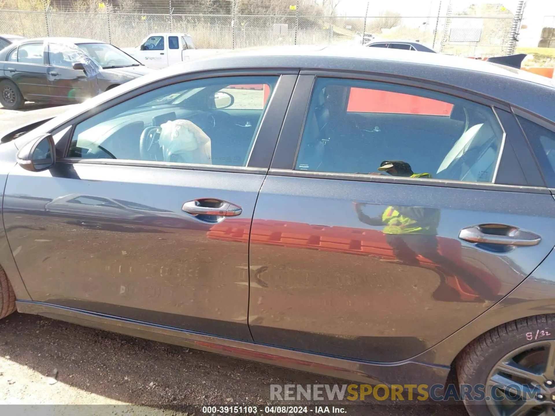14 fotografías del automóvil dañado 3KPF34AD0LE256192 KIA FORTE 2020