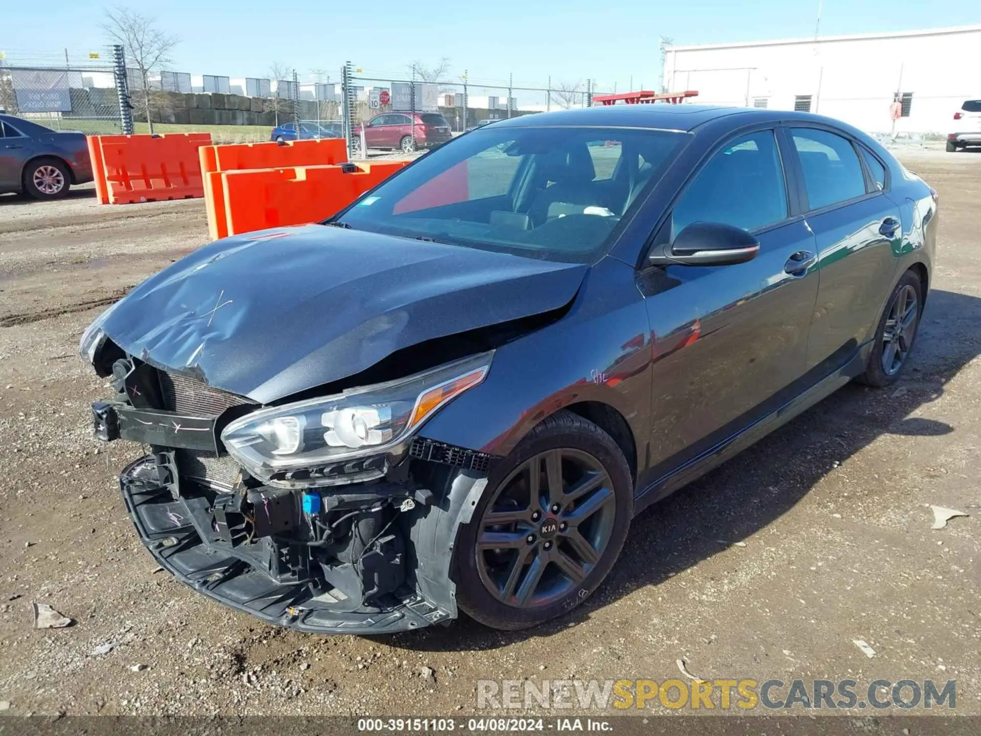 2 fotografías del automóvil dañado 3KPF34AD0LE256192 KIA FORTE 2020