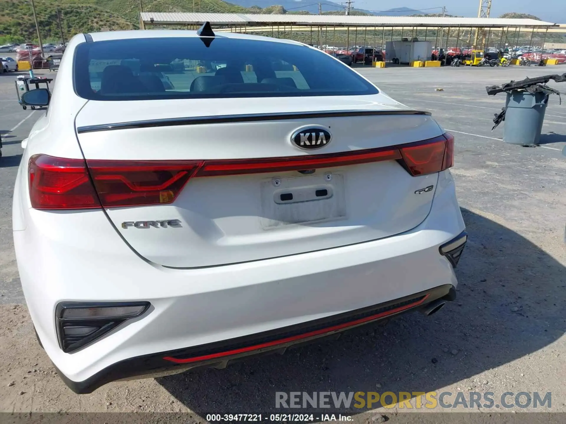16 fotografías del automóvil dañado 3KPF34AD1LE260672 KIA FORTE 2020