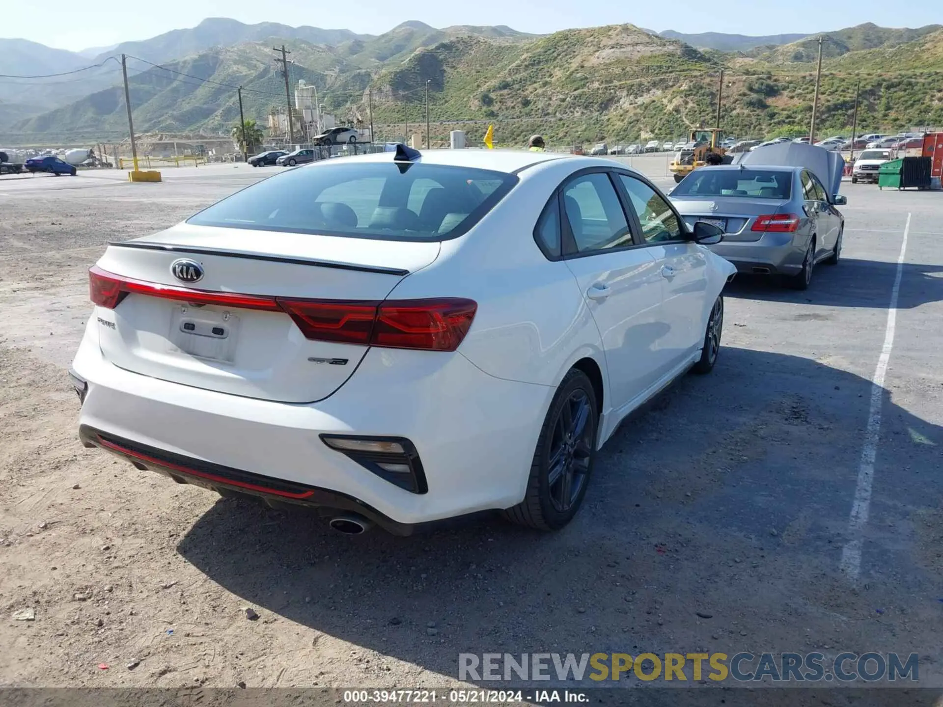 4 fotografías del automóvil dañado 3KPF34AD1LE260672 KIA FORTE 2020
