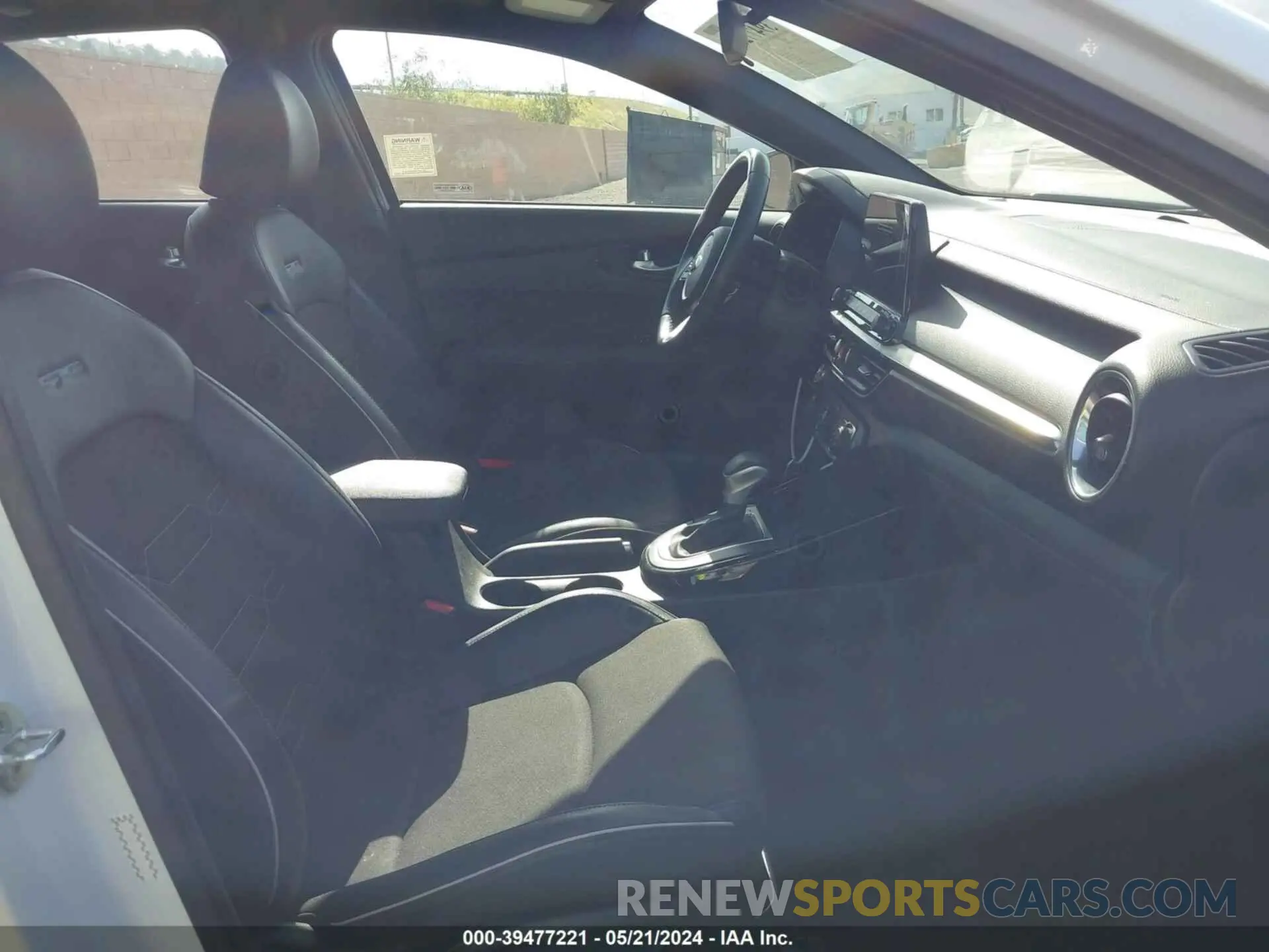 5 fotografías del automóvil dañado 3KPF34AD1LE260672 KIA FORTE 2020