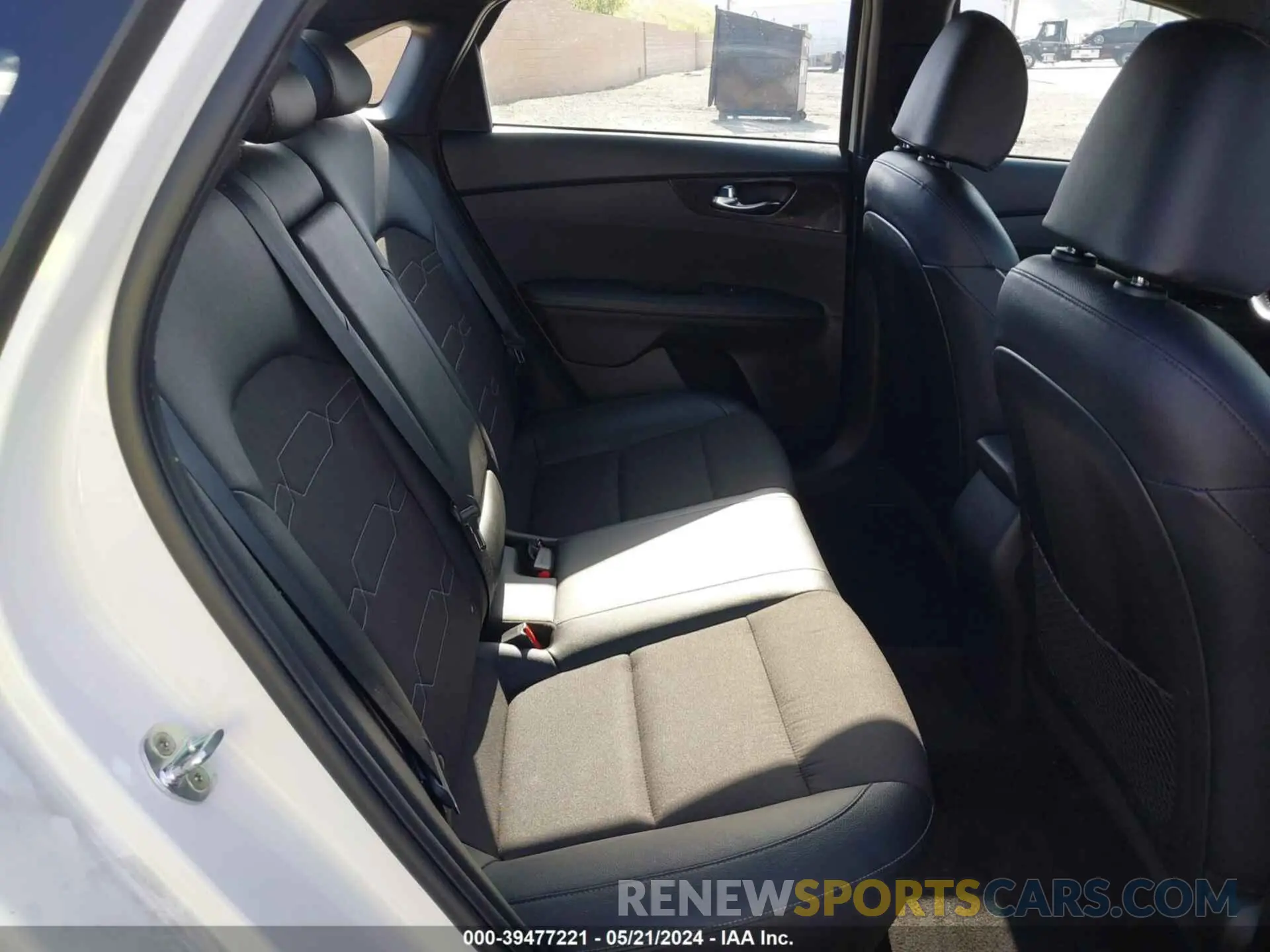 8 fotografías del automóvil dañado 3KPF34AD1LE260672 KIA FORTE 2020