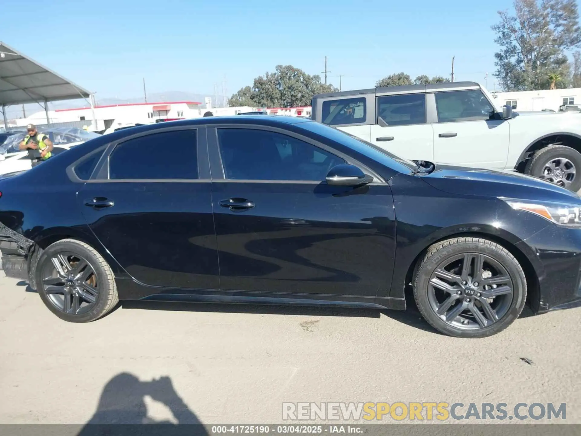 14 fotografías del automóvil dañado 3KPF34AD2LE178126 KIA FORTE 2020