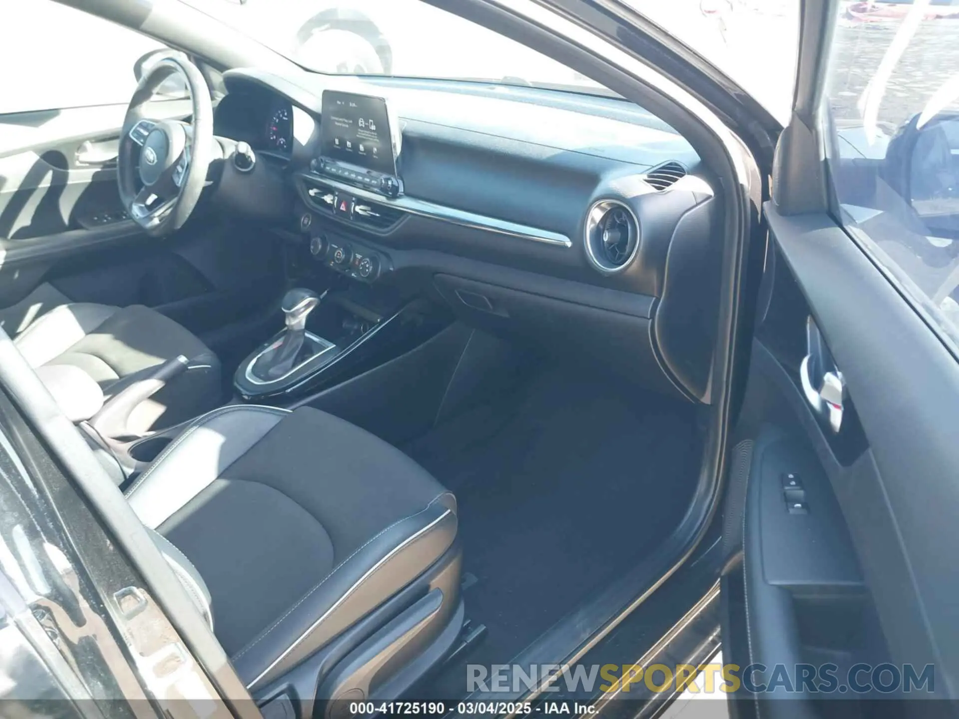 5 fotografías del automóvil dañado 3KPF34AD2LE178126 KIA FORTE 2020
