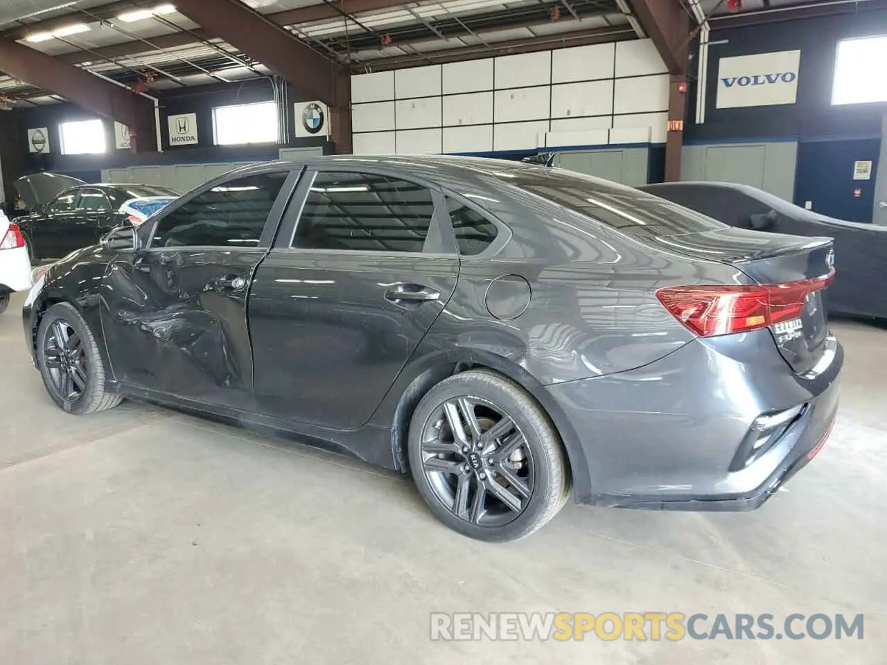 2 fotografías del automóvil dañado 3KPF34AD3LE151436 KIA FORTE 2020