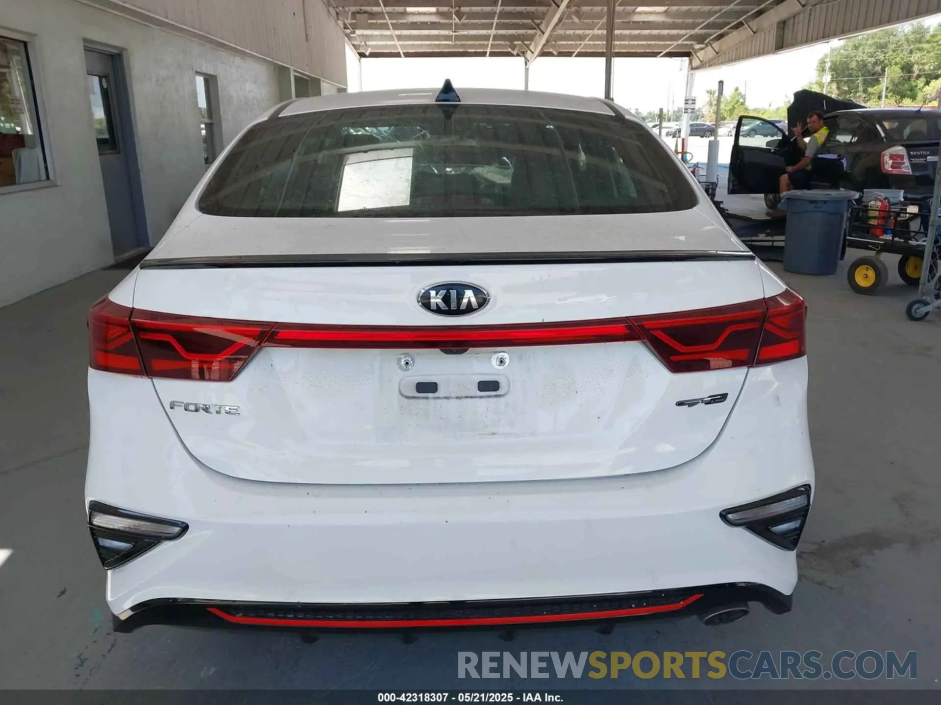 17 fotografías del automóvil dañado 3KPF34AD3LE213966 KIA FORTE 2020