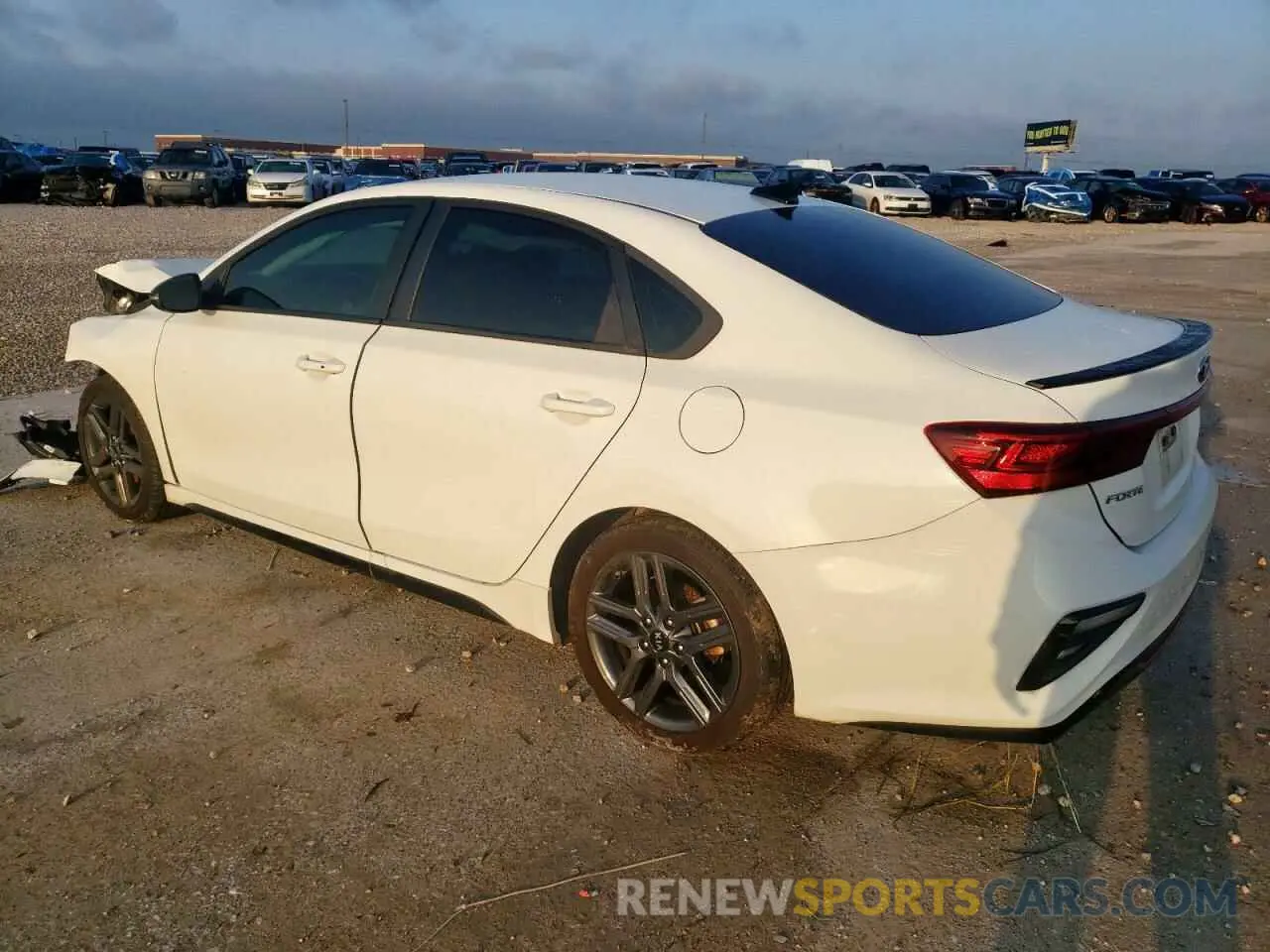 2 fotografías del automóvil dañado 3KPF34AD3LE238138 KIA FORTE 2020