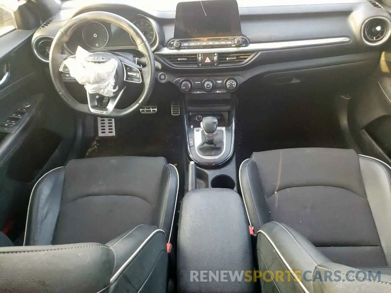 8 fotografías del automóvil dañado 3KPF34AD3LE238138 KIA FORTE 2020