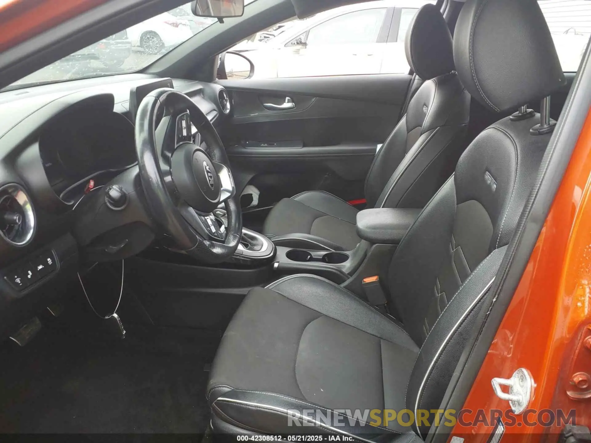 5 fotografías del automóvil dañado 3KPF34AD3LE260009 KIA FORTE 2020