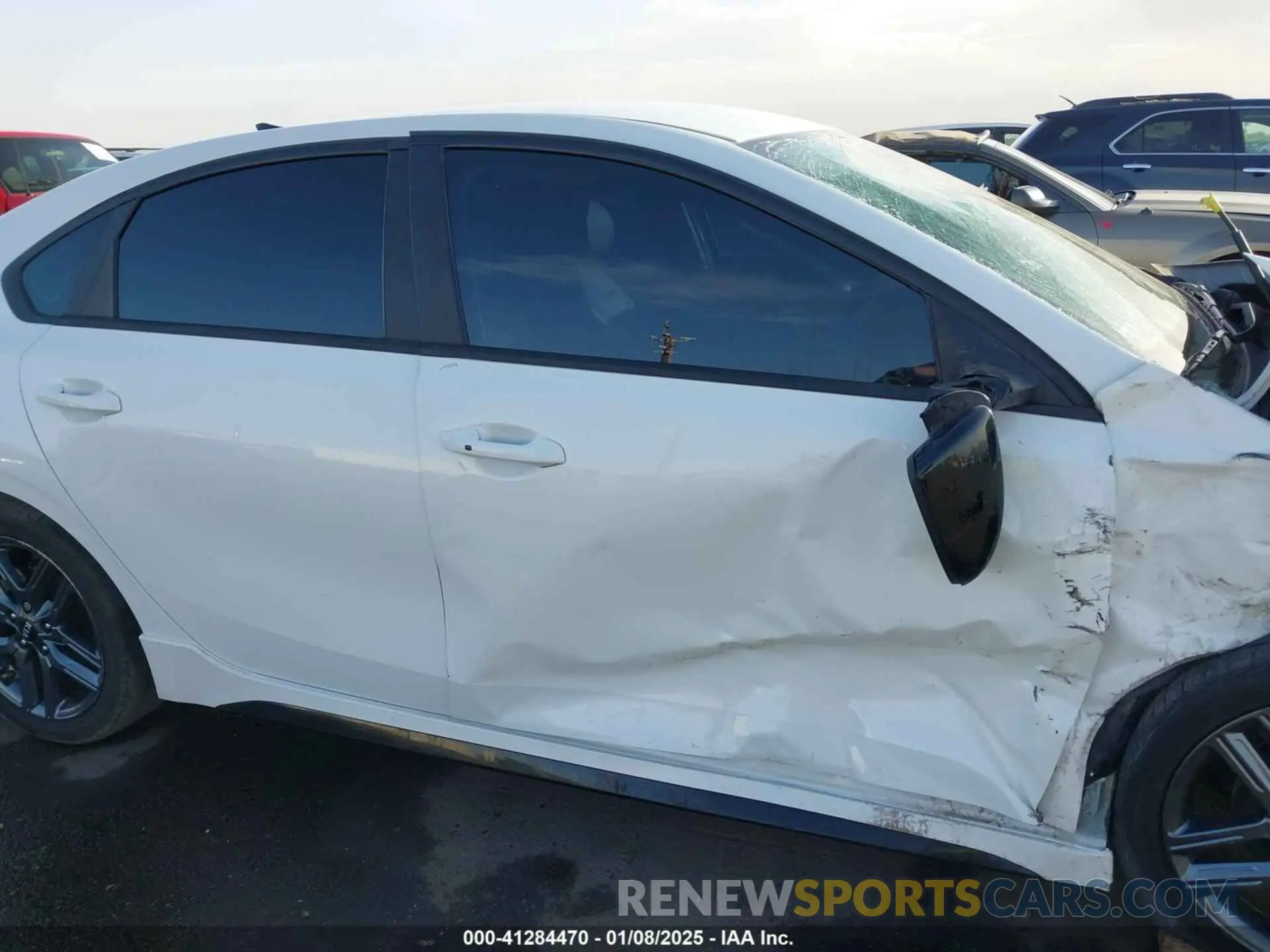 13 fotografías del automóvil dañado 3KPF34AD5LE233121 KIA FORTE 2020