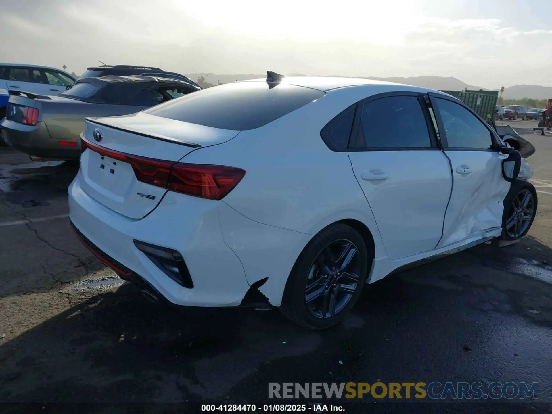 4 fotografías del automóvil dañado 3KPF34AD5LE233121 KIA FORTE 2020