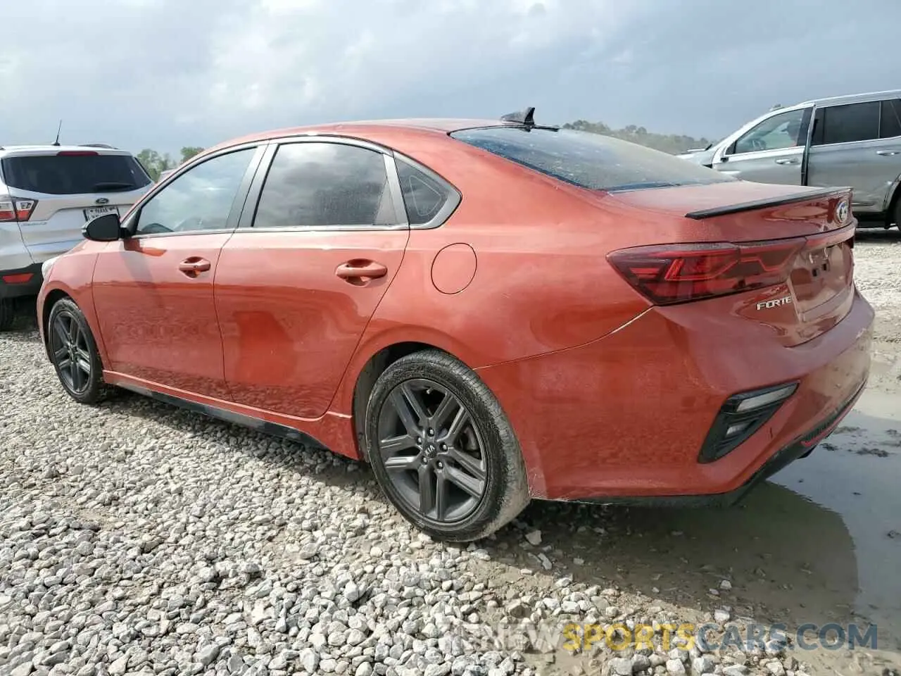 2 fotografías del automóvil dañado 3KPF34AD5LE239615 KIA FORTE 2020