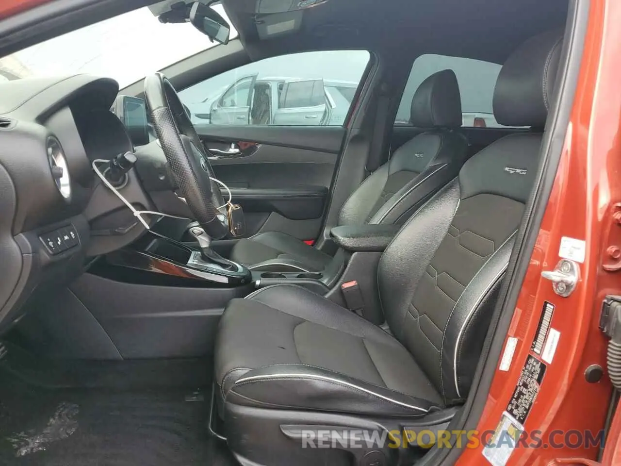 7 fotografías del automóvil dañado 3KPF34AD5LE239615 KIA FORTE 2020