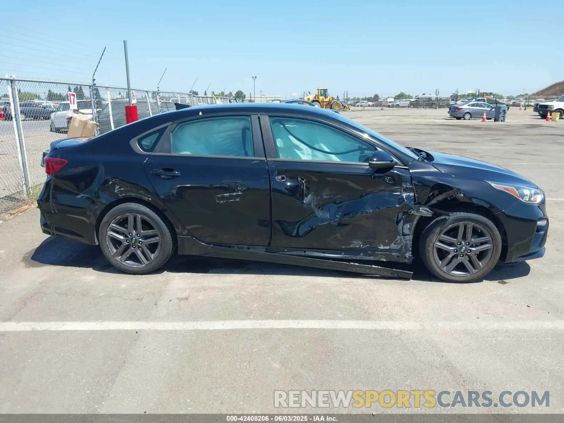 13 fotografías del automóvil dañado 3KPF34AD6LE180638 KIA FORTE 2020