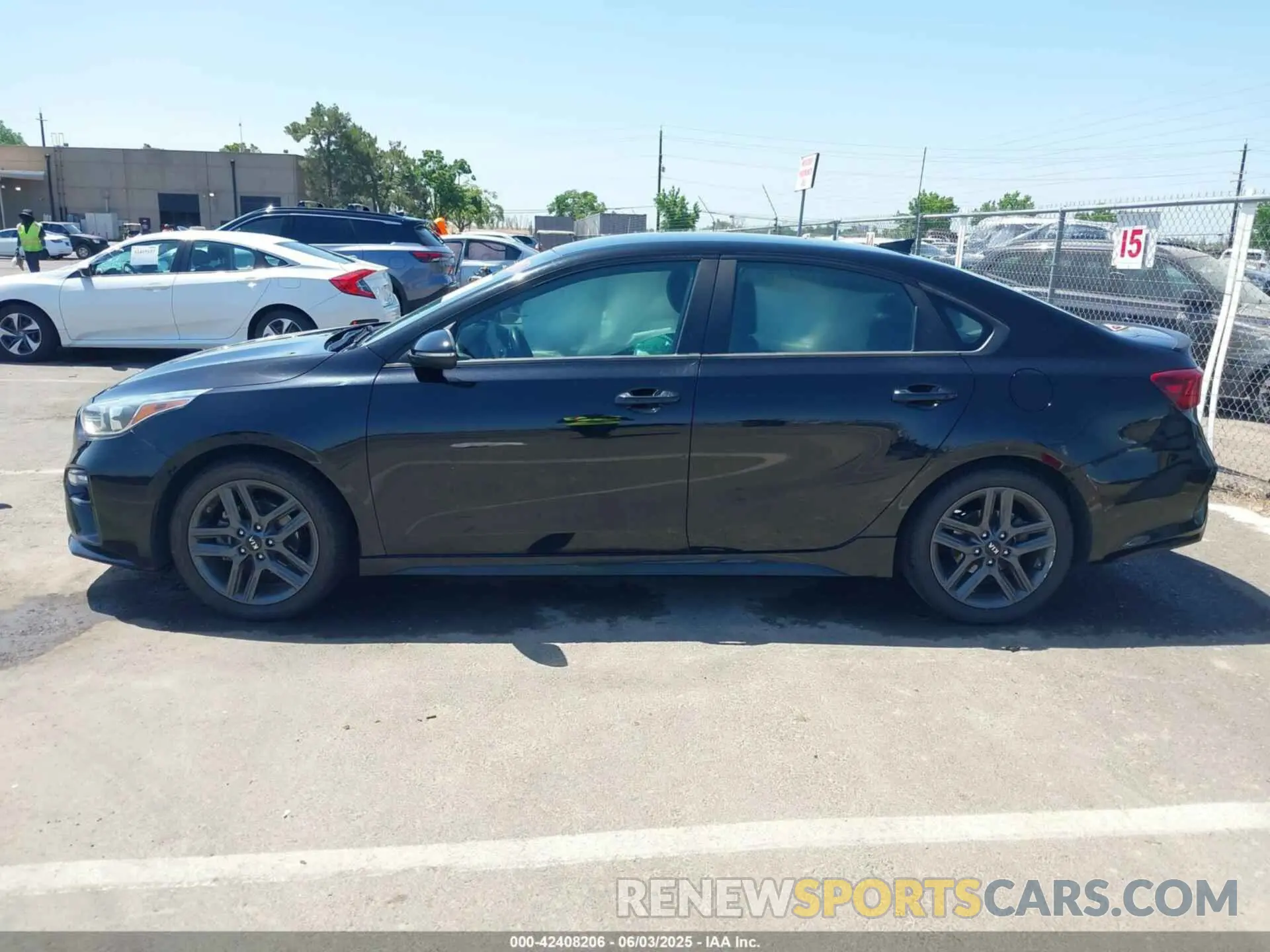 14 fotografías del automóvil dañado 3KPF34AD6LE180638 KIA FORTE 2020
