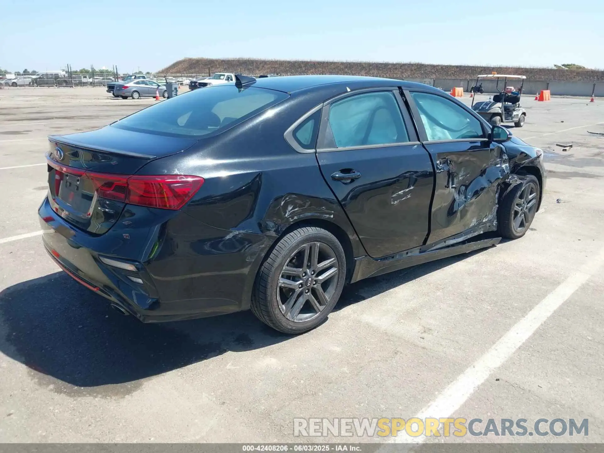 4 fotografías del automóvil dañado 3KPF34AD6LE180638 KIA FORTE 2020