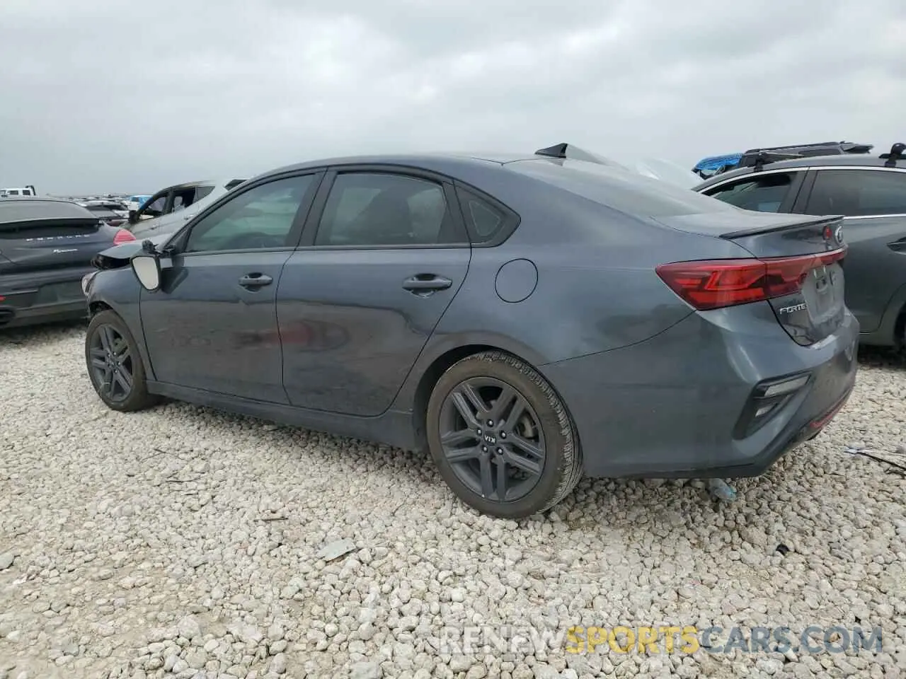 2 fotografías del automóvil dañado 3KPF34AD7LE230012 KIA FORTE 2020