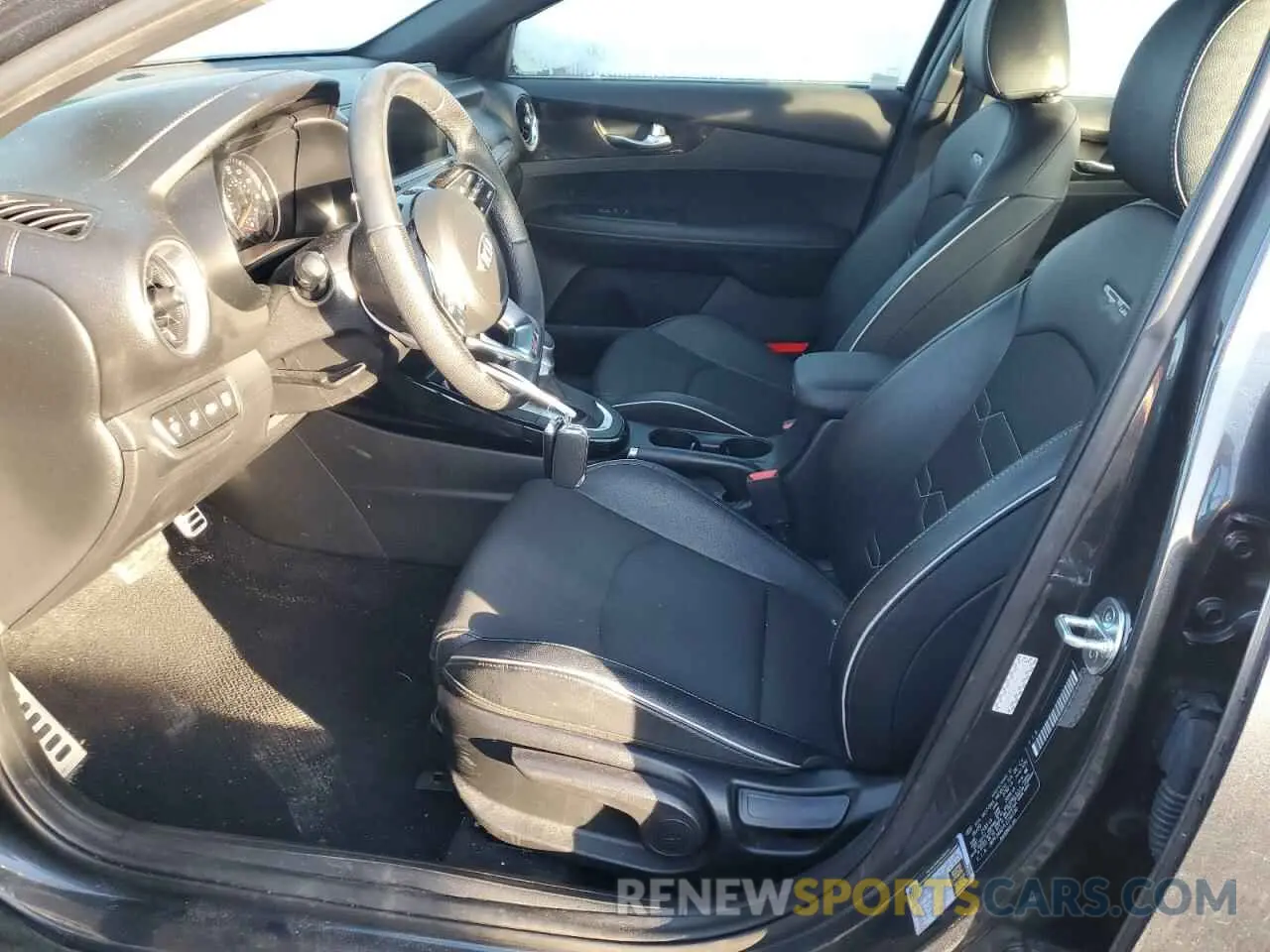 7 fotografías del automóvil dañado 3KPF34AD7LE256190 KIA FORTE 2020