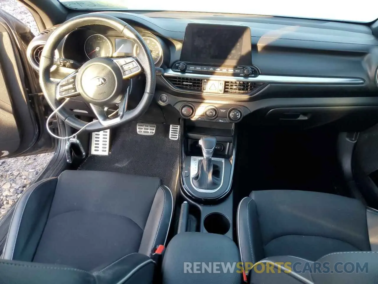 8 fotografías del automóvil dañado 3KPF34AD7LE256190 KIA FORTE 2020