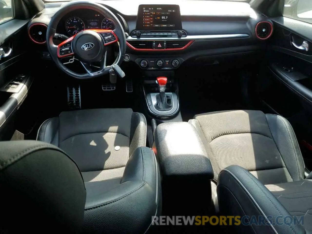 8 fotografías del automóvil dañado 3KPF34AD8LE242850 KIA FORTE 2020