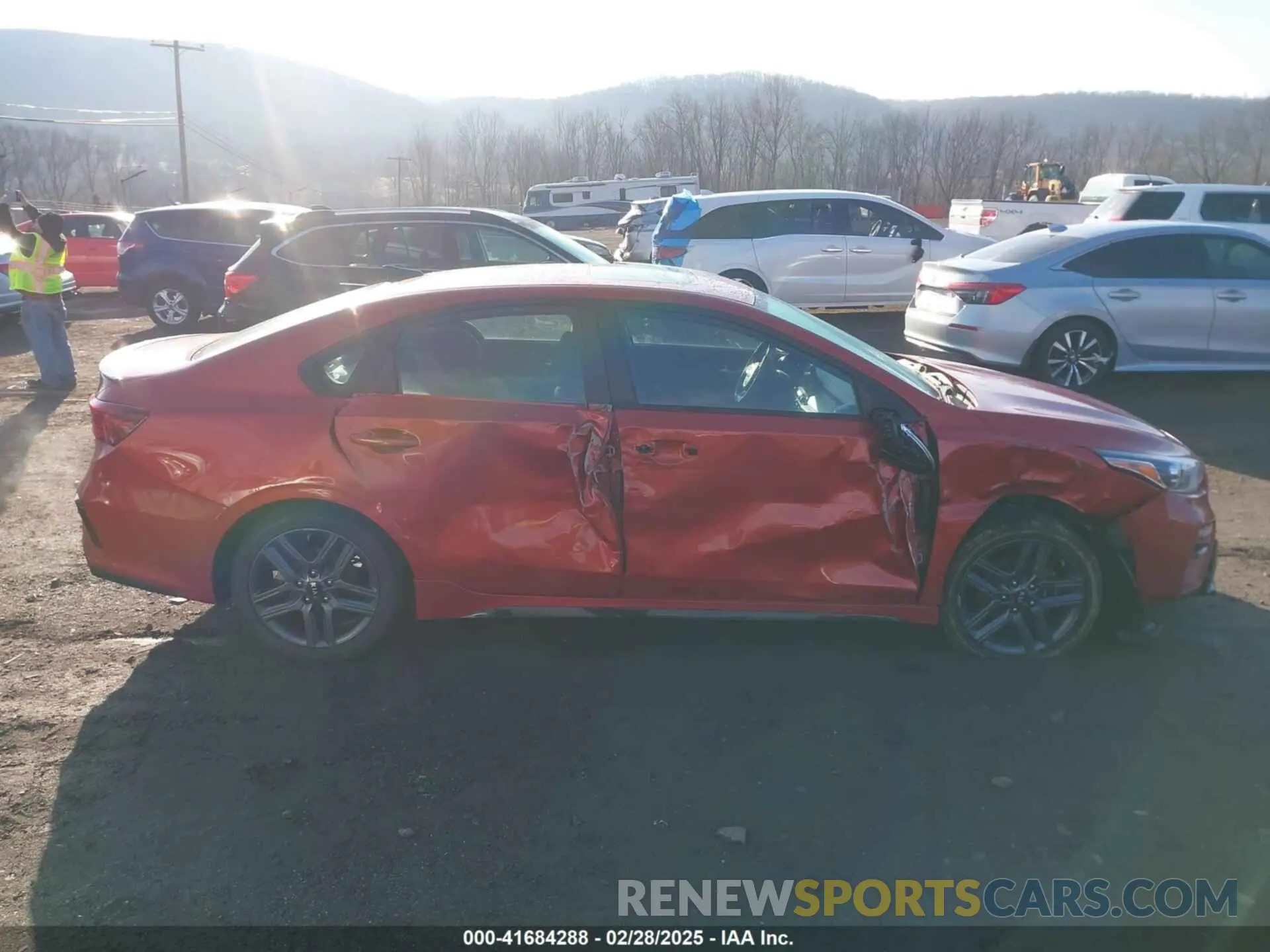 13 fotografías del automóvil dañado 3KPF34AD8LE250320 KIA FORTE 2020