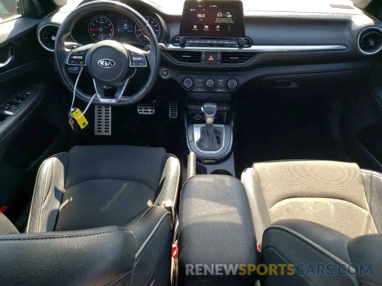 8 fotografías del automóvil dañado 3KPF34AD9LE248060 KIA FORTE 2020