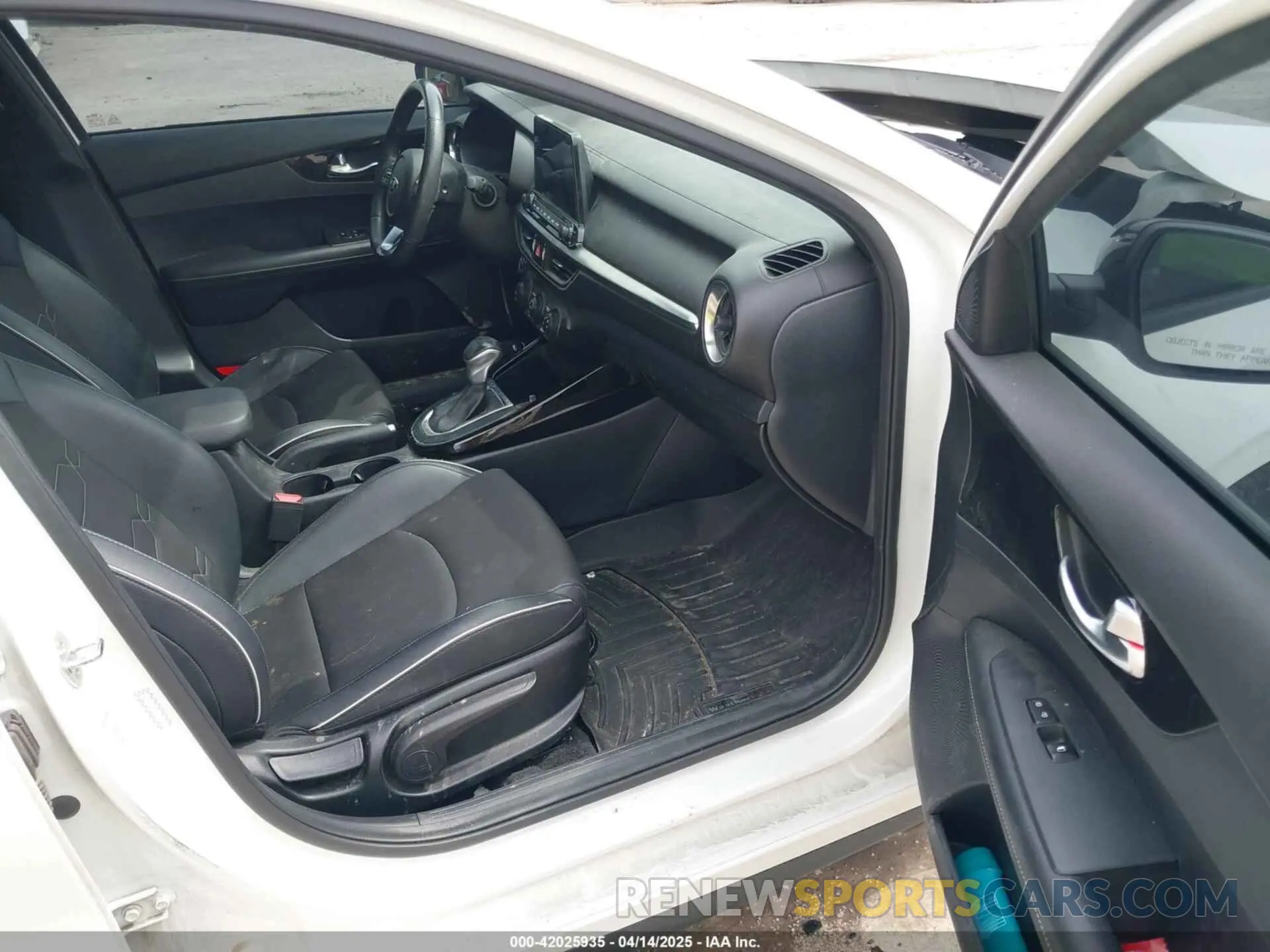 5 fotografías del automóvil dañado 3KPF34ADXLE146055 KIA FORTE 2020