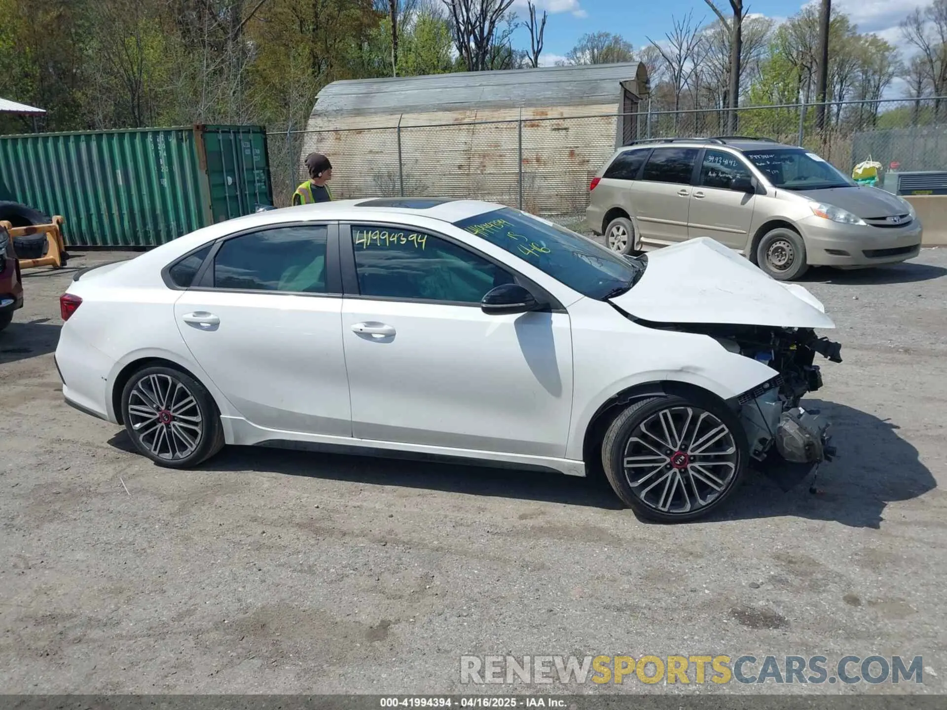 14 fotografías del automóvil dañado 3KPF44AC3LE256563 KIA FORTE 2020
